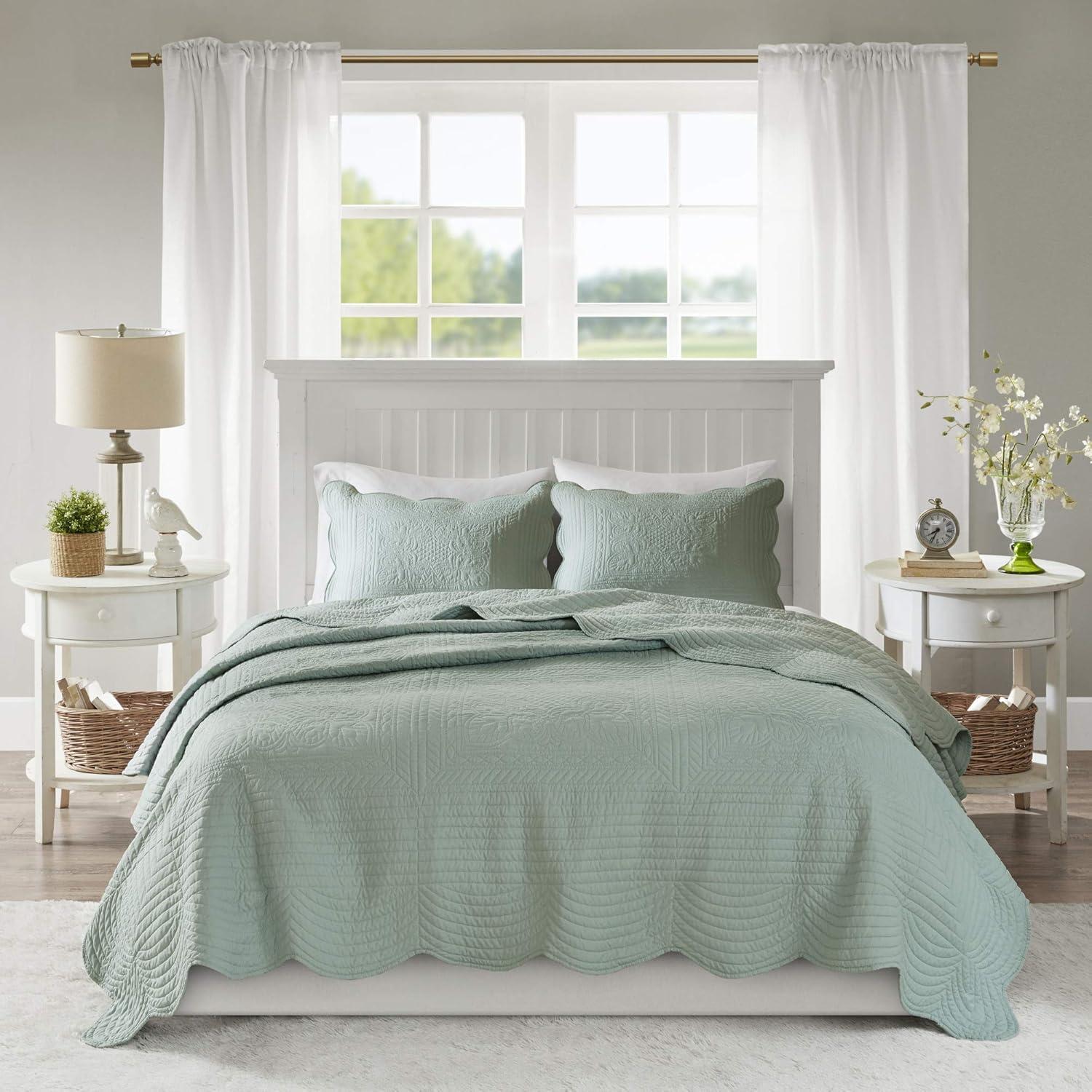 Tuscany Scalloped Edge Quilt Set