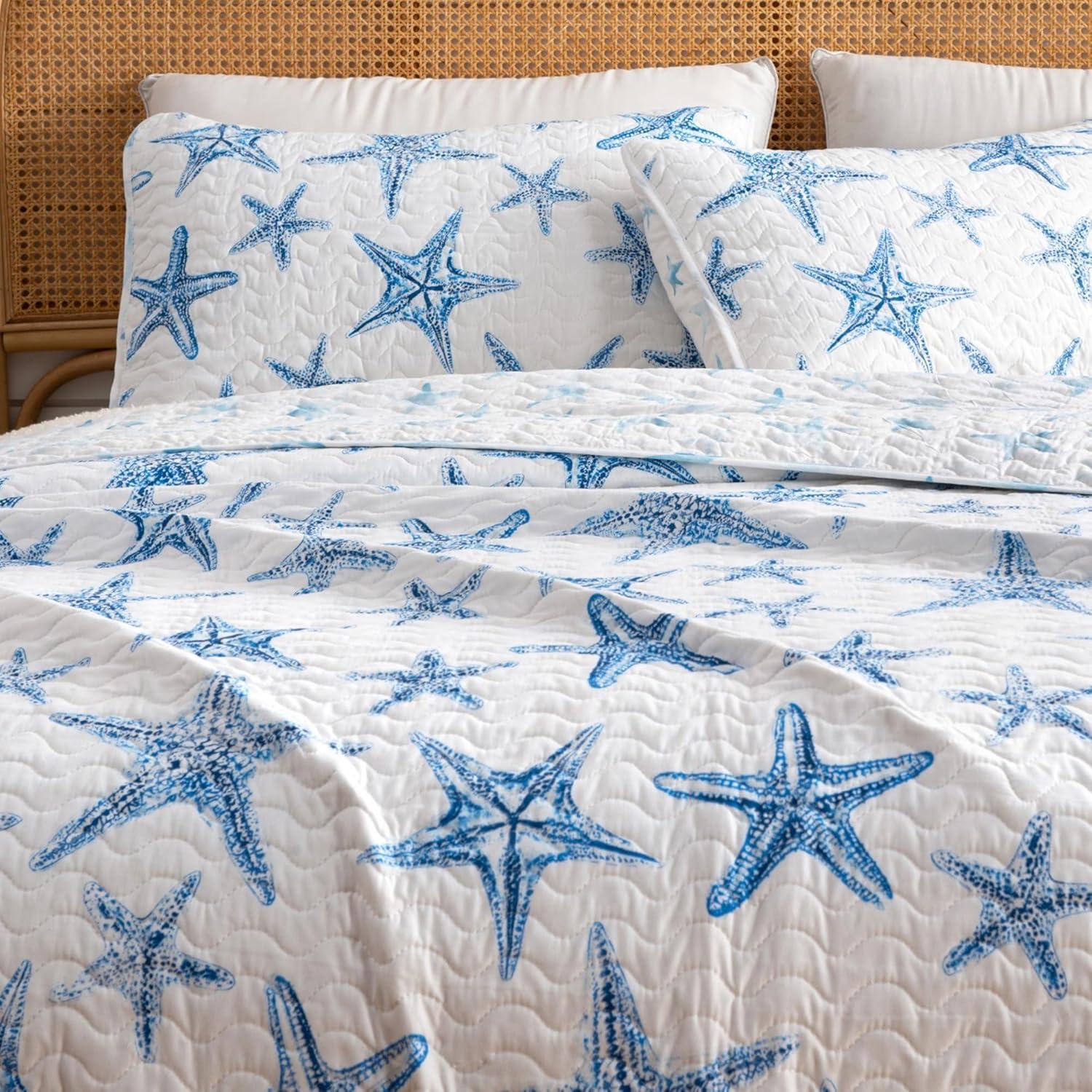 Great Bay Home Coastal Beach Reversible Reversible Quilt Set With Shams  (Twin, Multi)