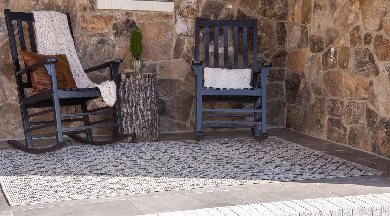Unique Loom 5' 1 x 8' 0 Rectangle Indoor/Outdoor Trellis Gray Area Rug