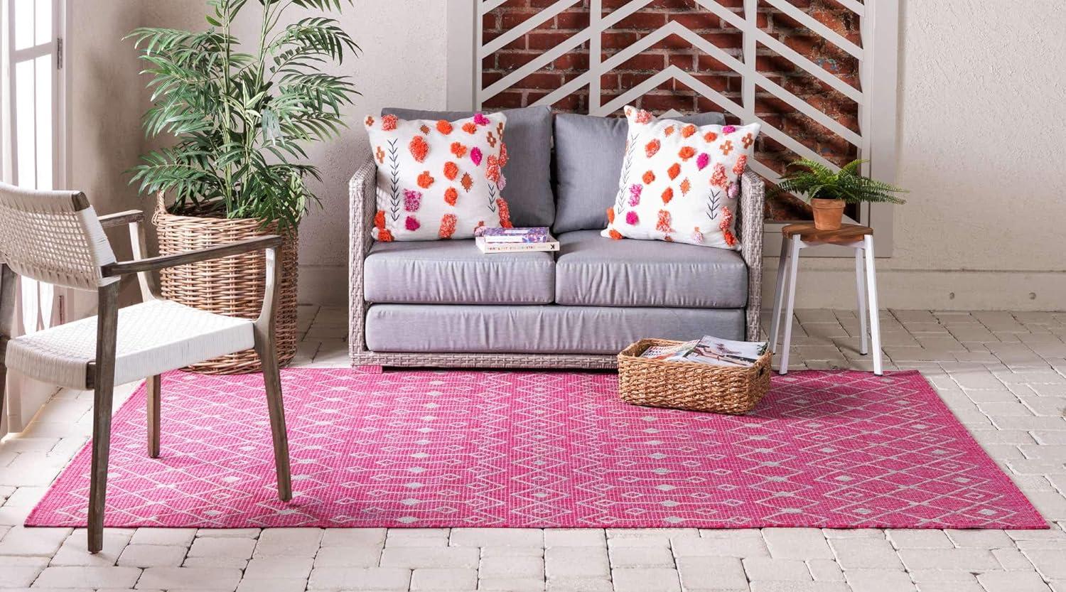 Fuschia Geometric Trellis 5'1" x 8' Outdoor Synthetic Rug