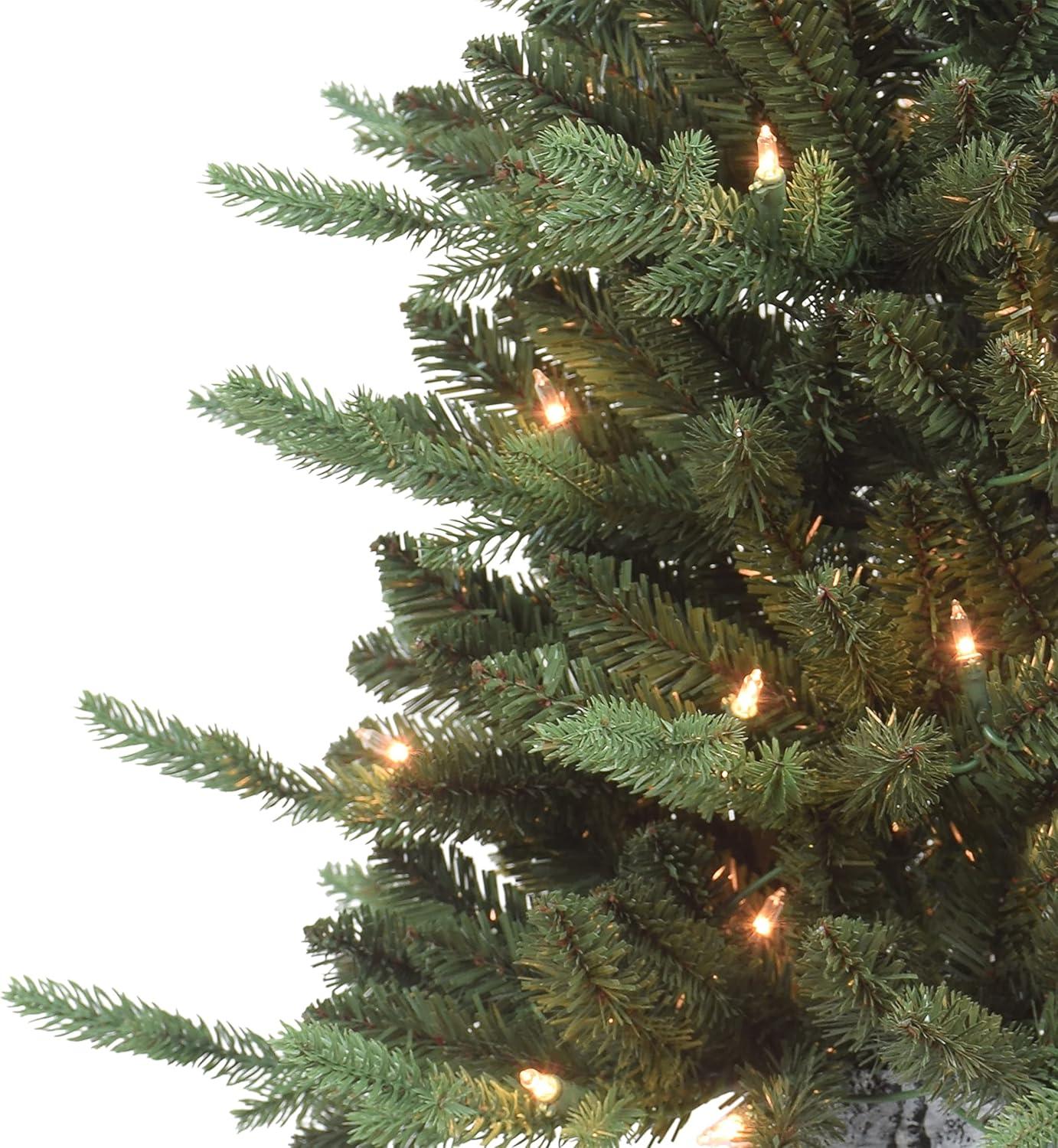 4.5 ft PE/PVC Potted Tree 584 Tips 150 UL Clear Incandescent Lights