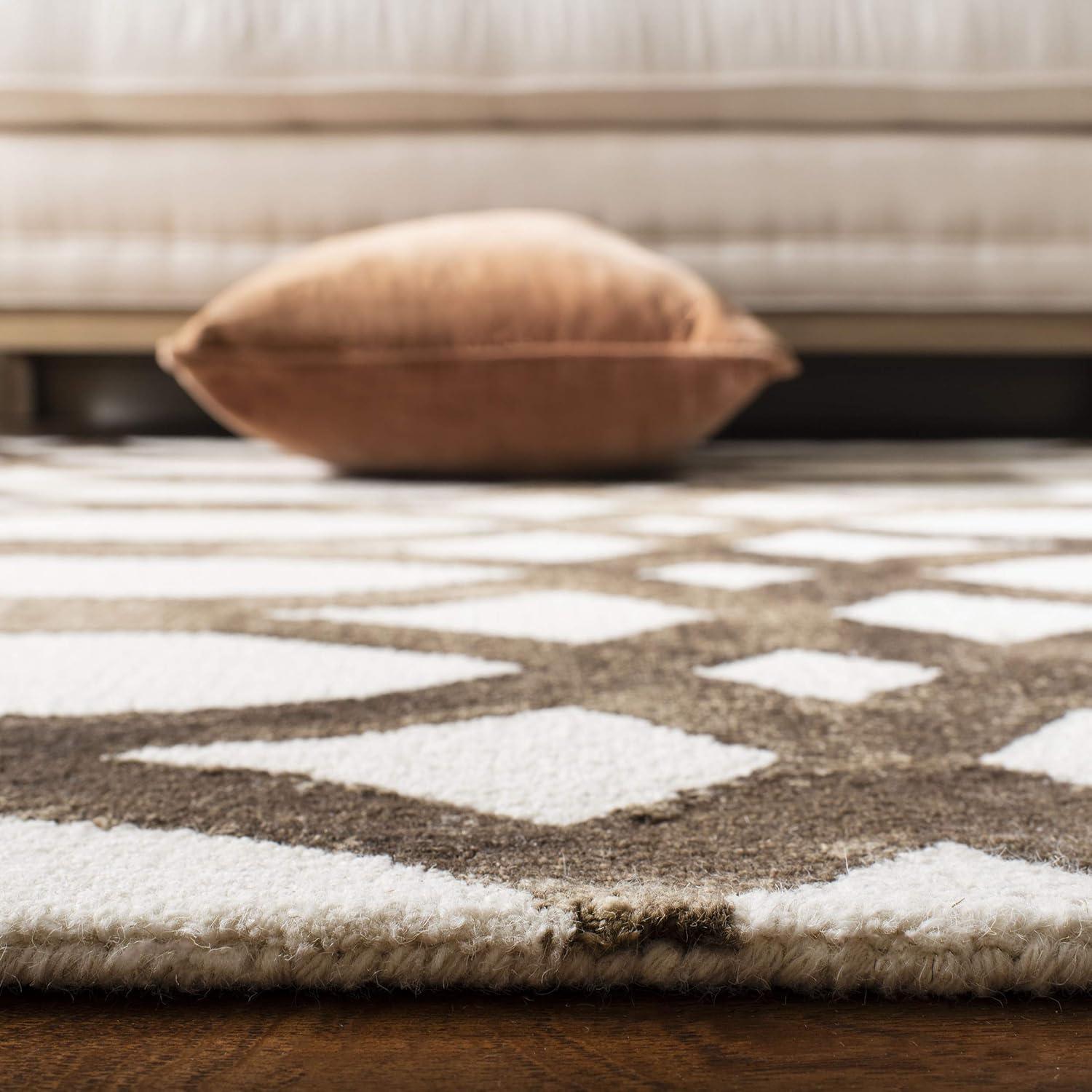 Dip Dye DDY675 Hand Tufted Area Rug - Ivory/Chocolate - 8'x10' - Safavieh.