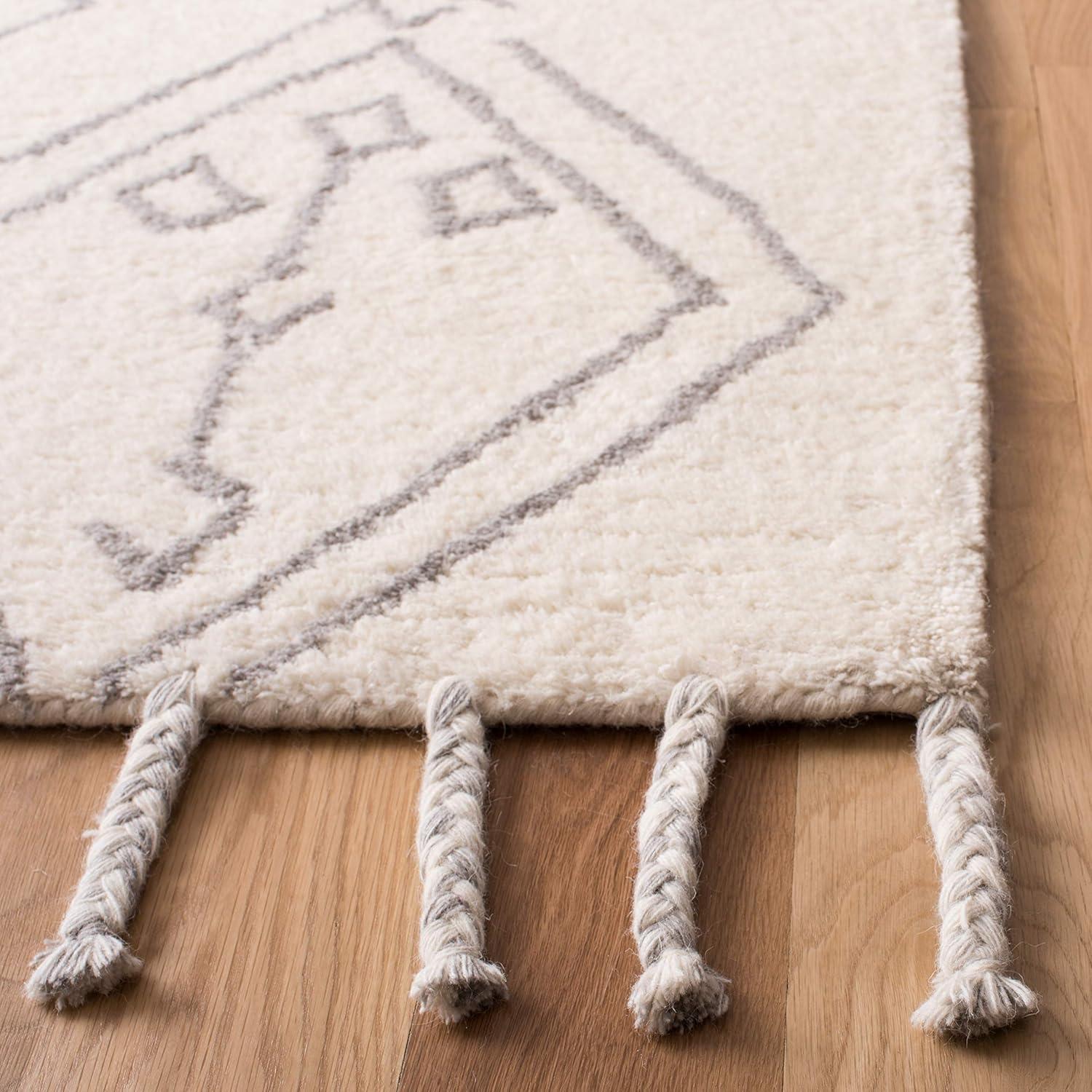 SAFAVIEH Casablanca Otis Abstract Moroccan Wool Shag Runner Rug, Ivory/Black, 2'3" x 8'