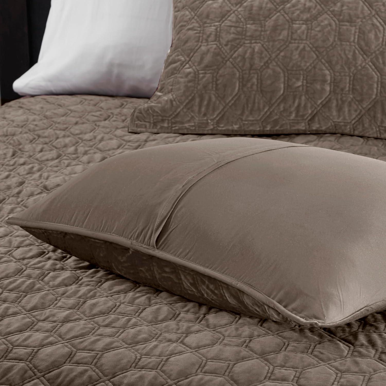 Harper 3 Piece Velvet Quilt Set