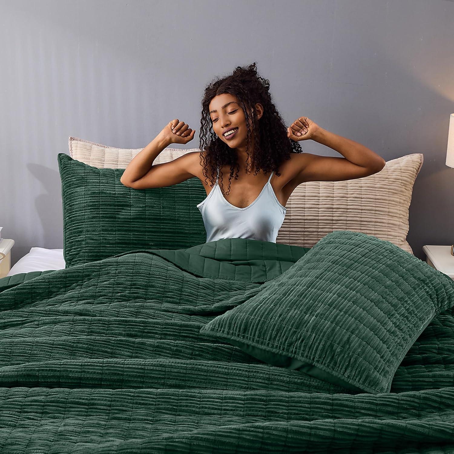 Wonderful Textile Wonderful Velvet 3-piece reversible quilt set