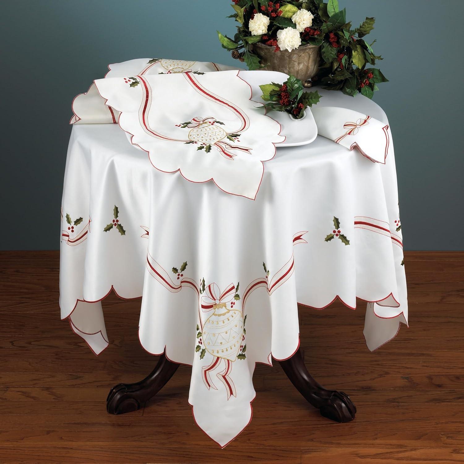 Saro Lifestyle Embroidered Table Runner With Christmas Design