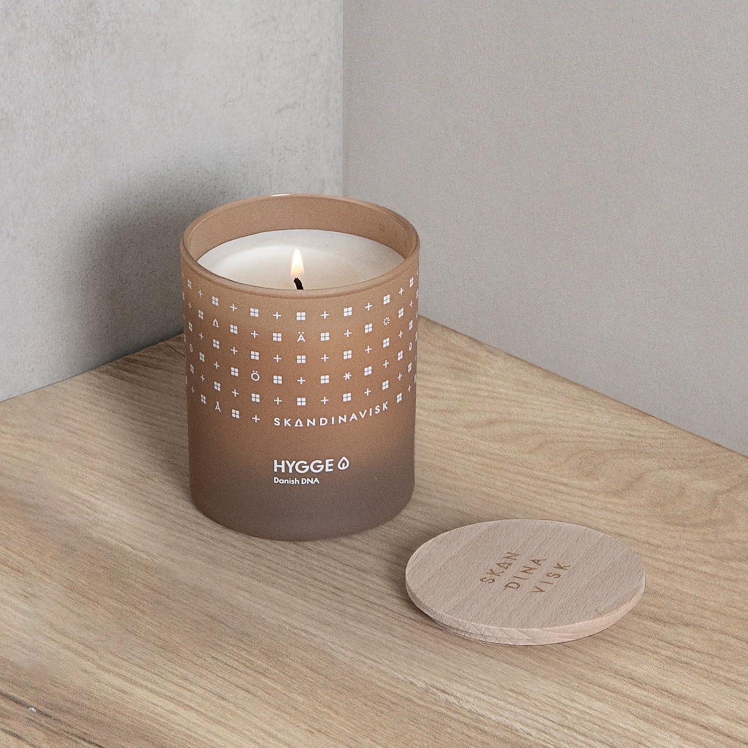 Hygge Black Tea and Mint Scented Candle with Beechwood Lid