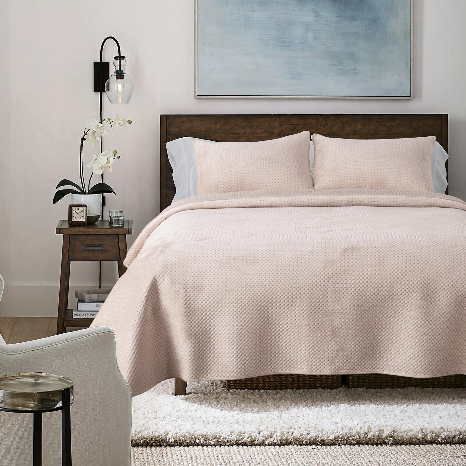 Kasentex  All Season Plush Poly Velvet Lavish Design Quilt Set Soft and Warm Machine Washable Coverlet Rose Queen