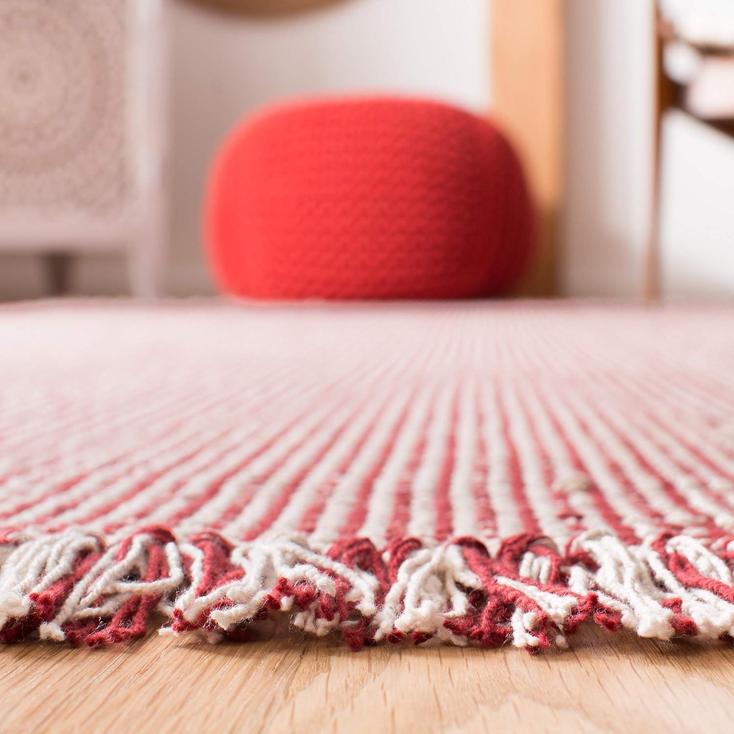Montauk MTK340 Hand Woven Indoor Accent Rug - Ivory/Red - 4'x4' - Safavieh
