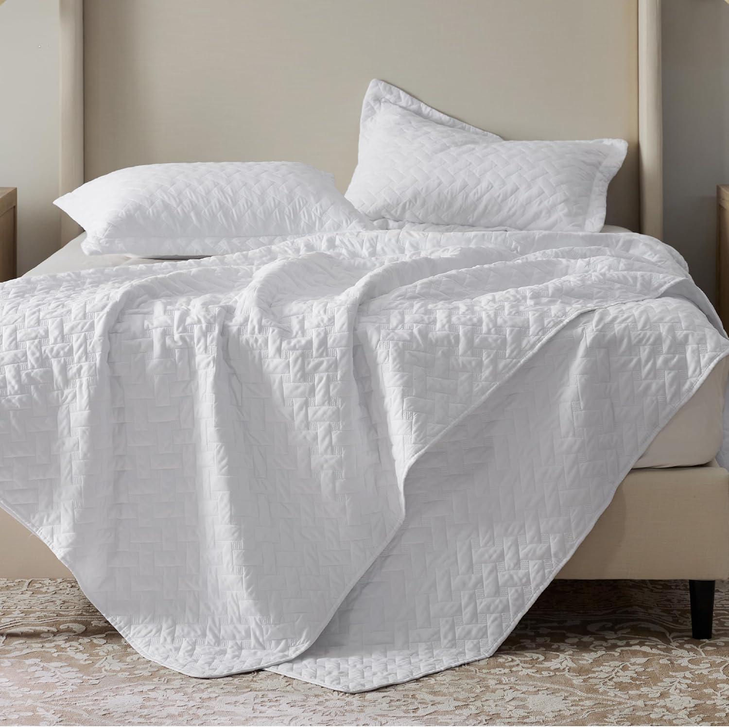 Lightweight Spring Quilt Set Oversized King Size White Bedding Set for All Seasons - Bedsure