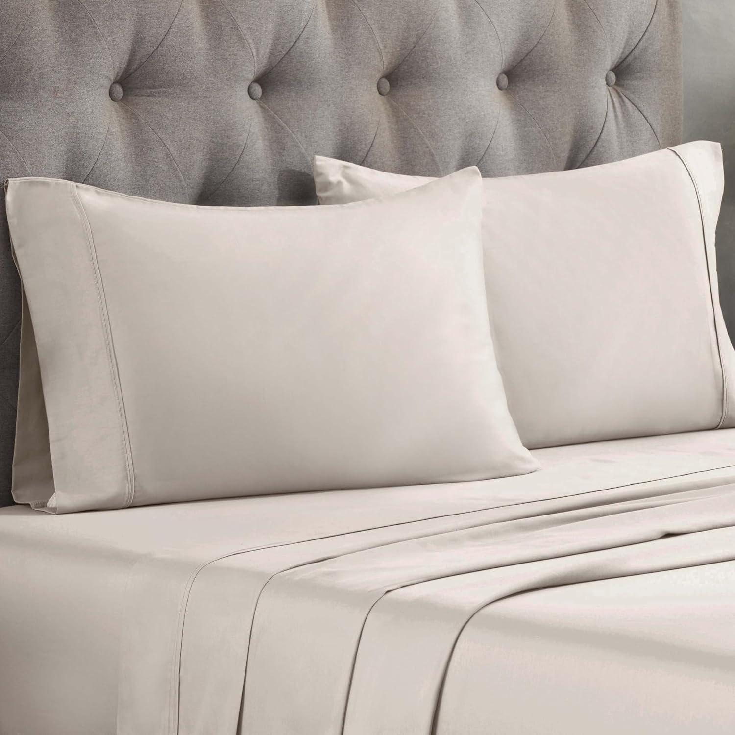 Superior Egyptian Cotton 300 Thread Count Solid Pillowcases (Set of 2)