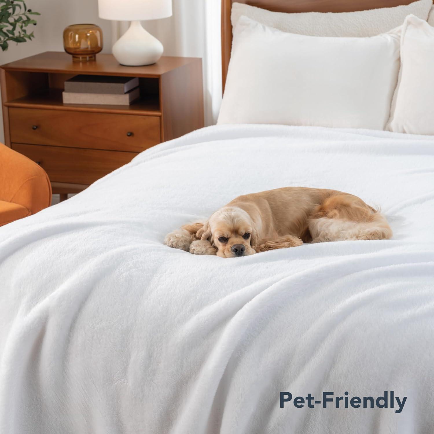 King Size True White Extra-Fluffy Plush Blanket