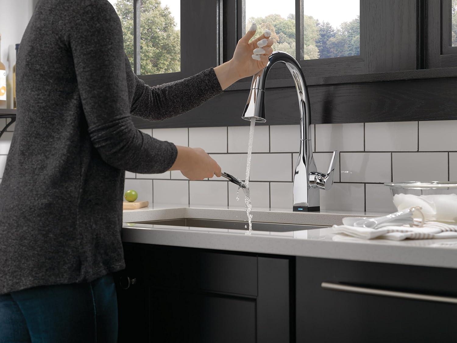 Mateo Pull Down Touch Single Handle Kitchen Faucet with MagnaTite® Docking and Touch2O® Technology