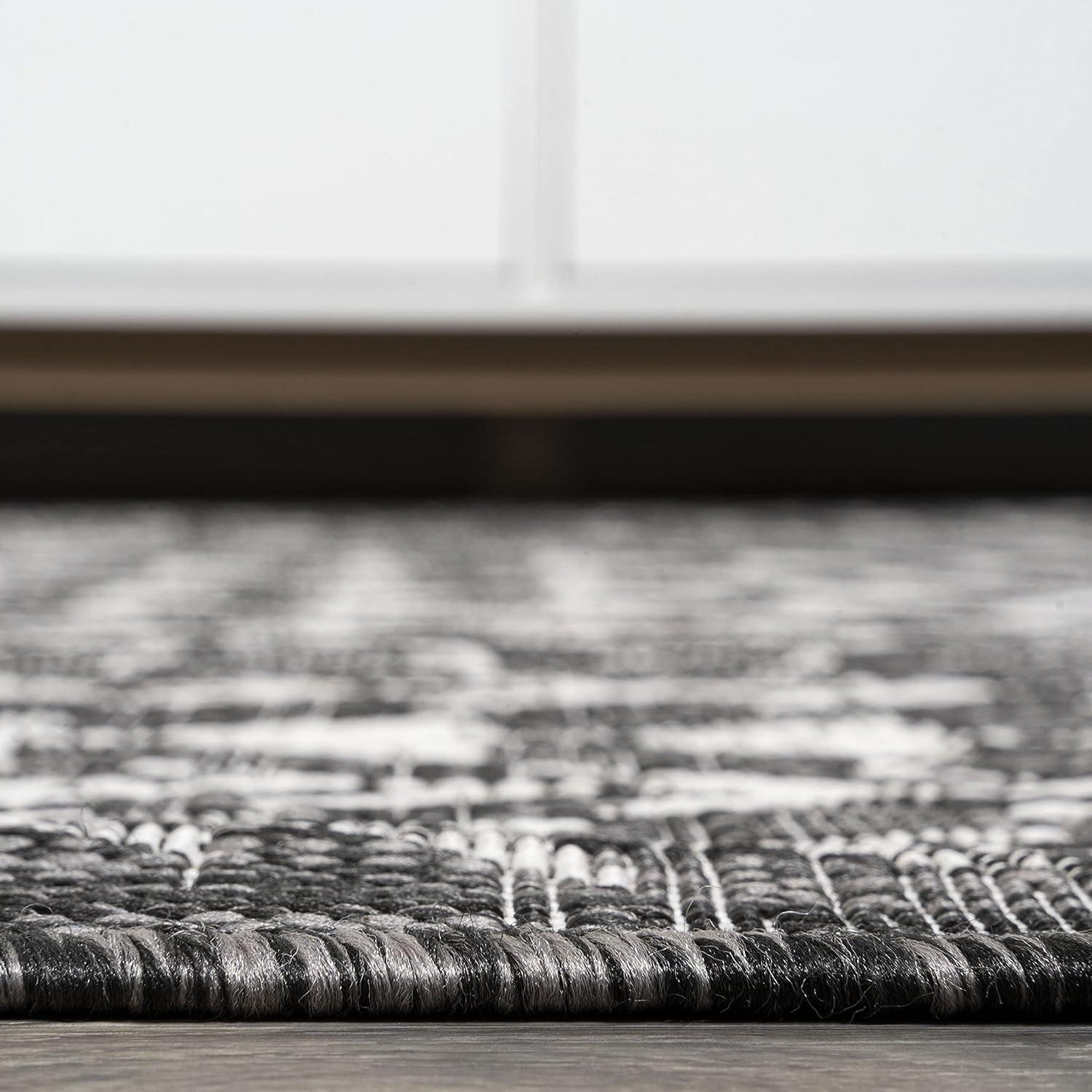4'x6' Tokay Bohemian Geometric Indoor/Outdoor Area Rug, Black/Ivory - JONATHAN Y
