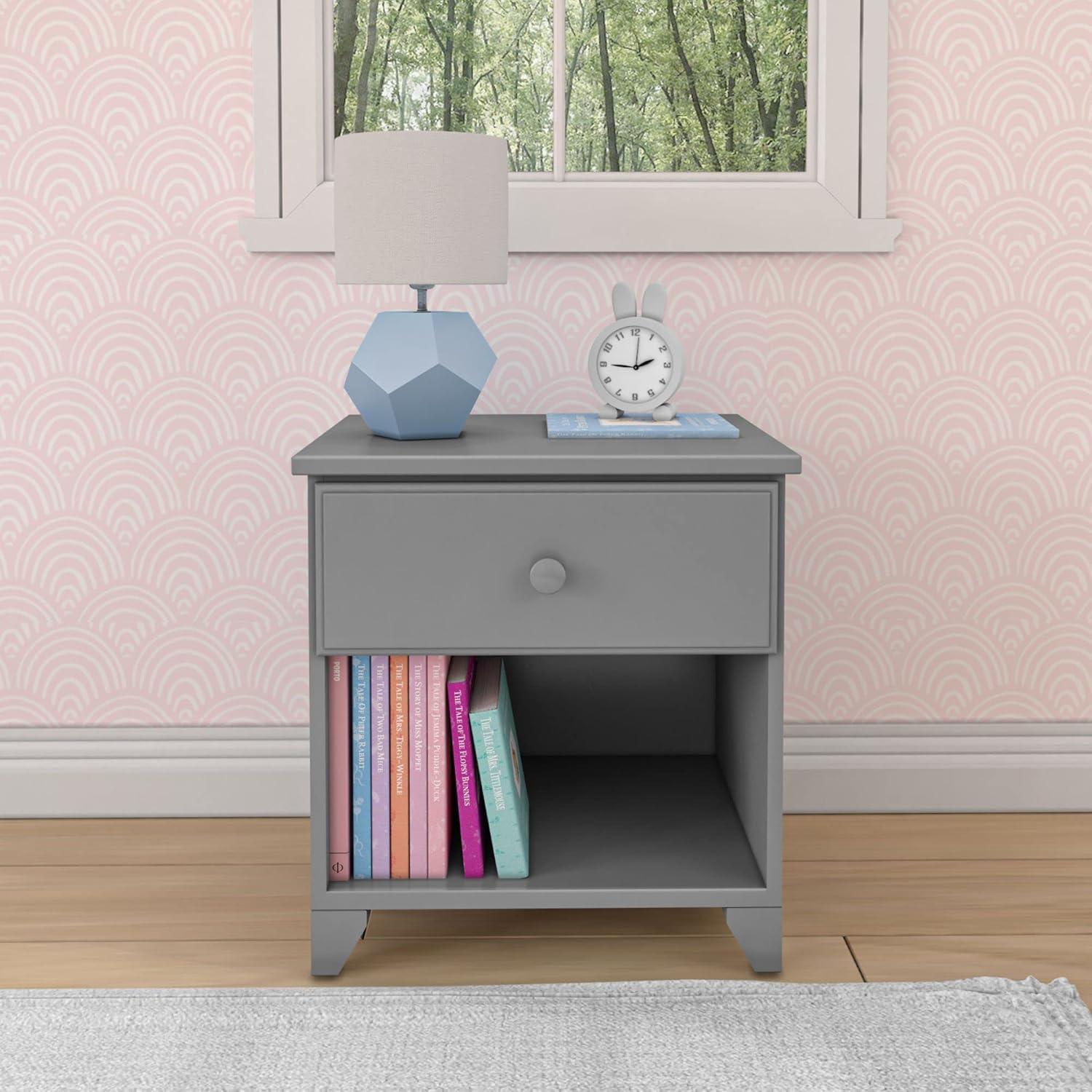Max & Lily Classic Wood Nightstand with 1 Drawer, Kids Bedside Table/End Table, Small Nightstand for Bedroom, Grey