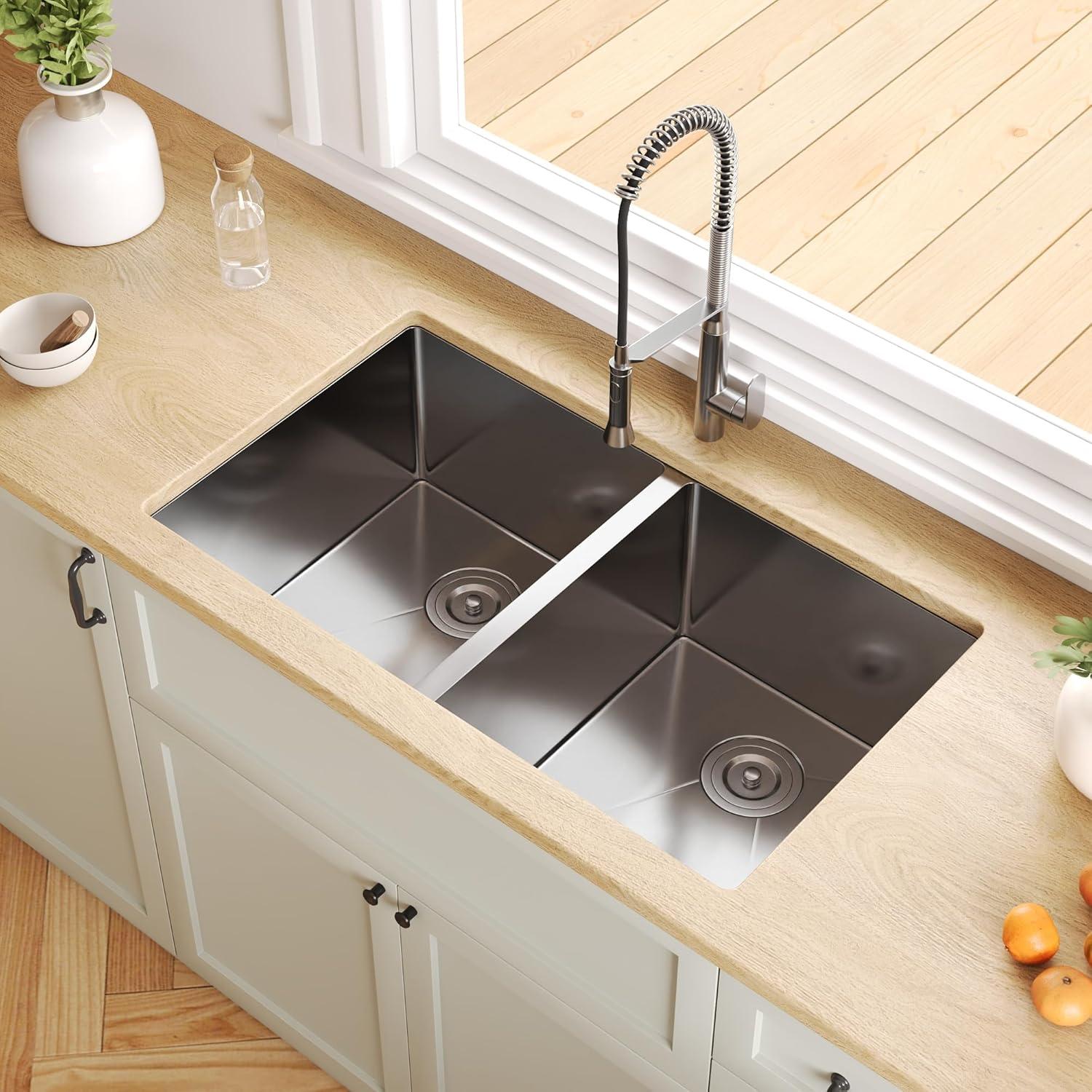 DeerValley 33'' L Undermount 50/50 Double Bowl Stainless Steel Kitchen Sink with Basket Strainers and Stainless Steel Grids