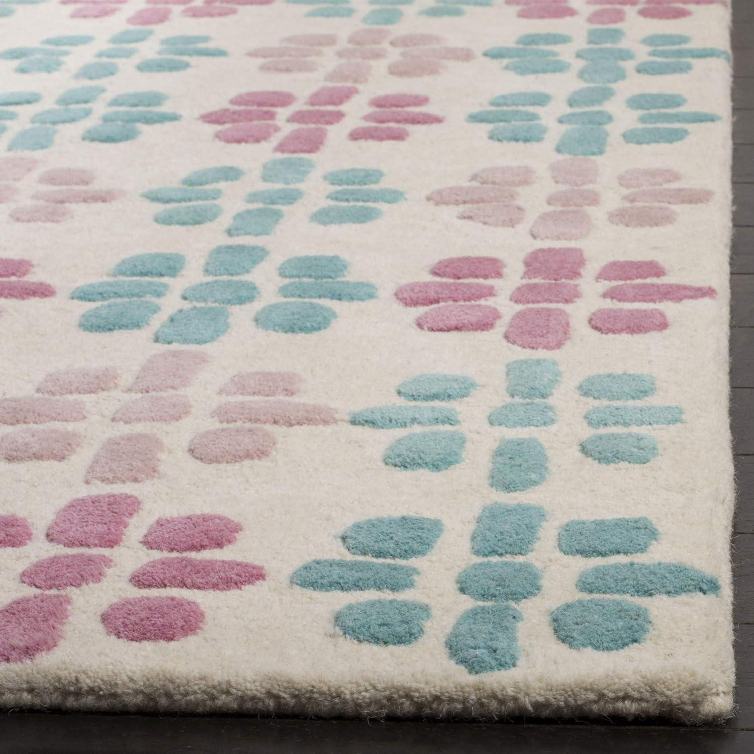 SAFAVIEH Soho Daisy Geometric Wool Area Rug, Ivory/Multi, 6' x 9'