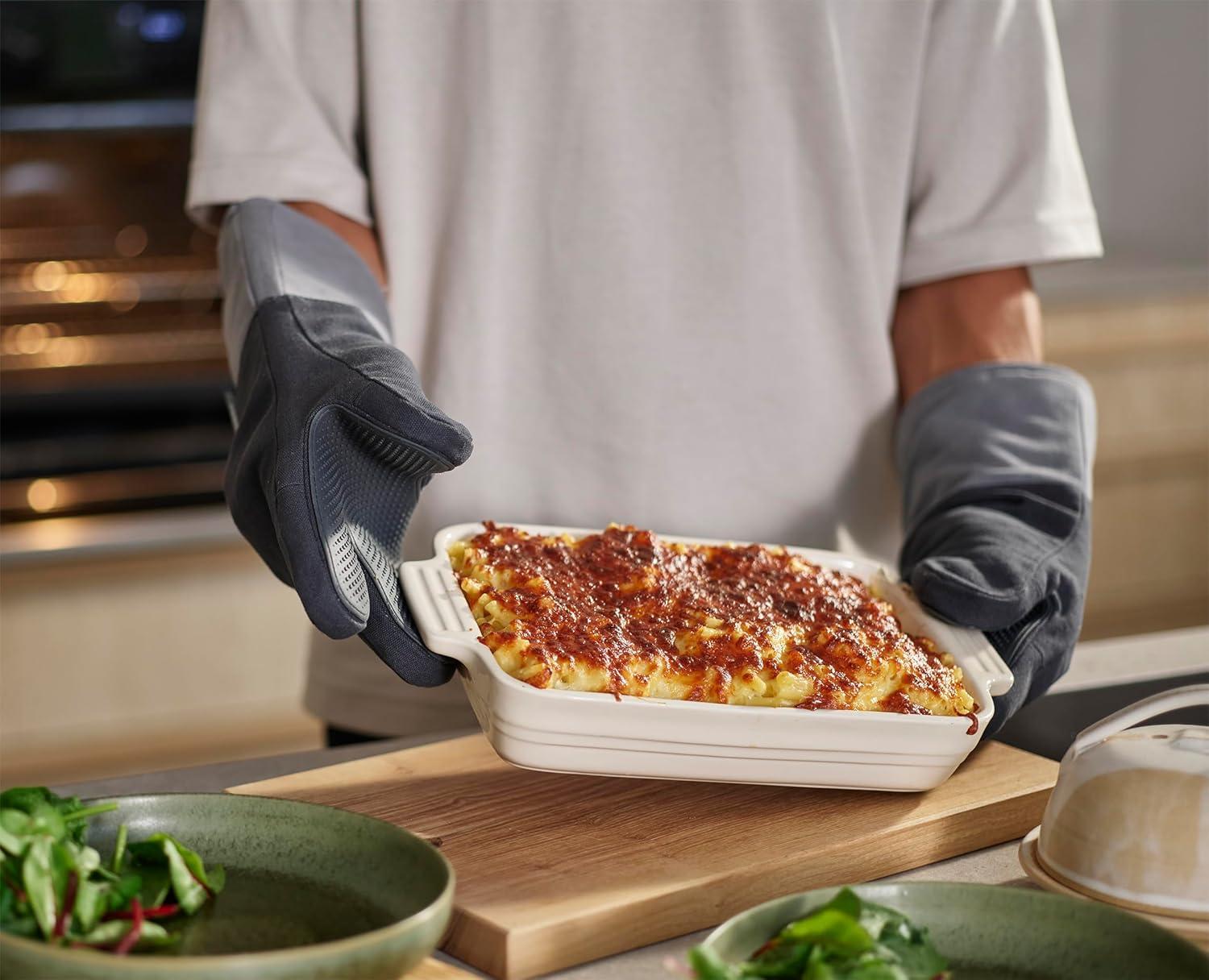 Joseph Joseph Pinch Easy Grip Silicone Oven Glove, Precise Grip, Heat-Resistant up to 482°F, Comfortable Cuff with Hanging Hole, Machine Washable, Right Hand Only