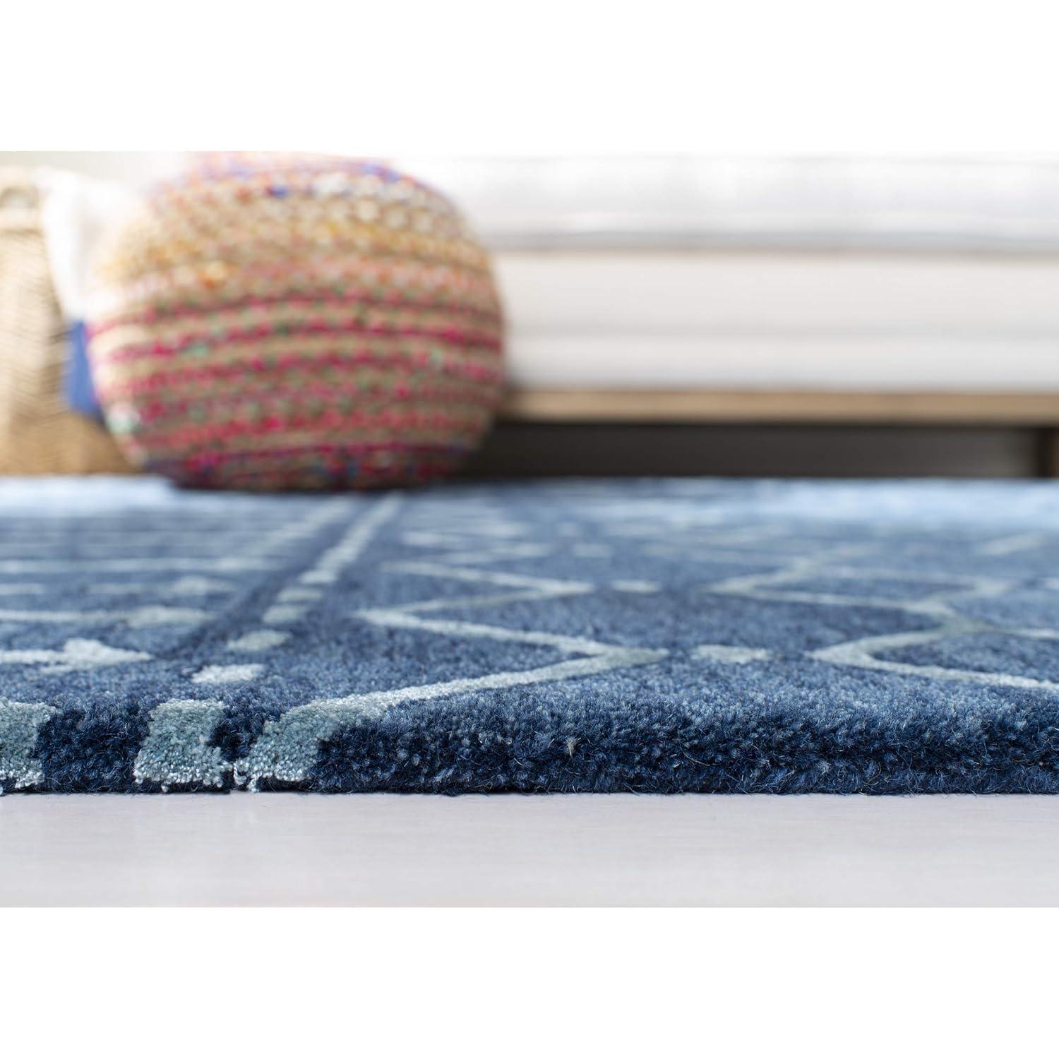 SAFAVIEH Himalaya Darin Geometric Wool Area Rug, Navy/Silver, 5' x 8'