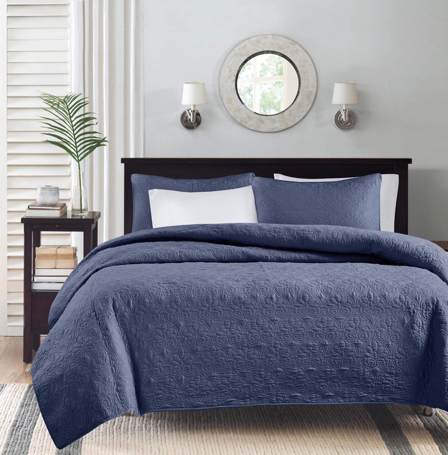 Quebec Reversible Quilt Set