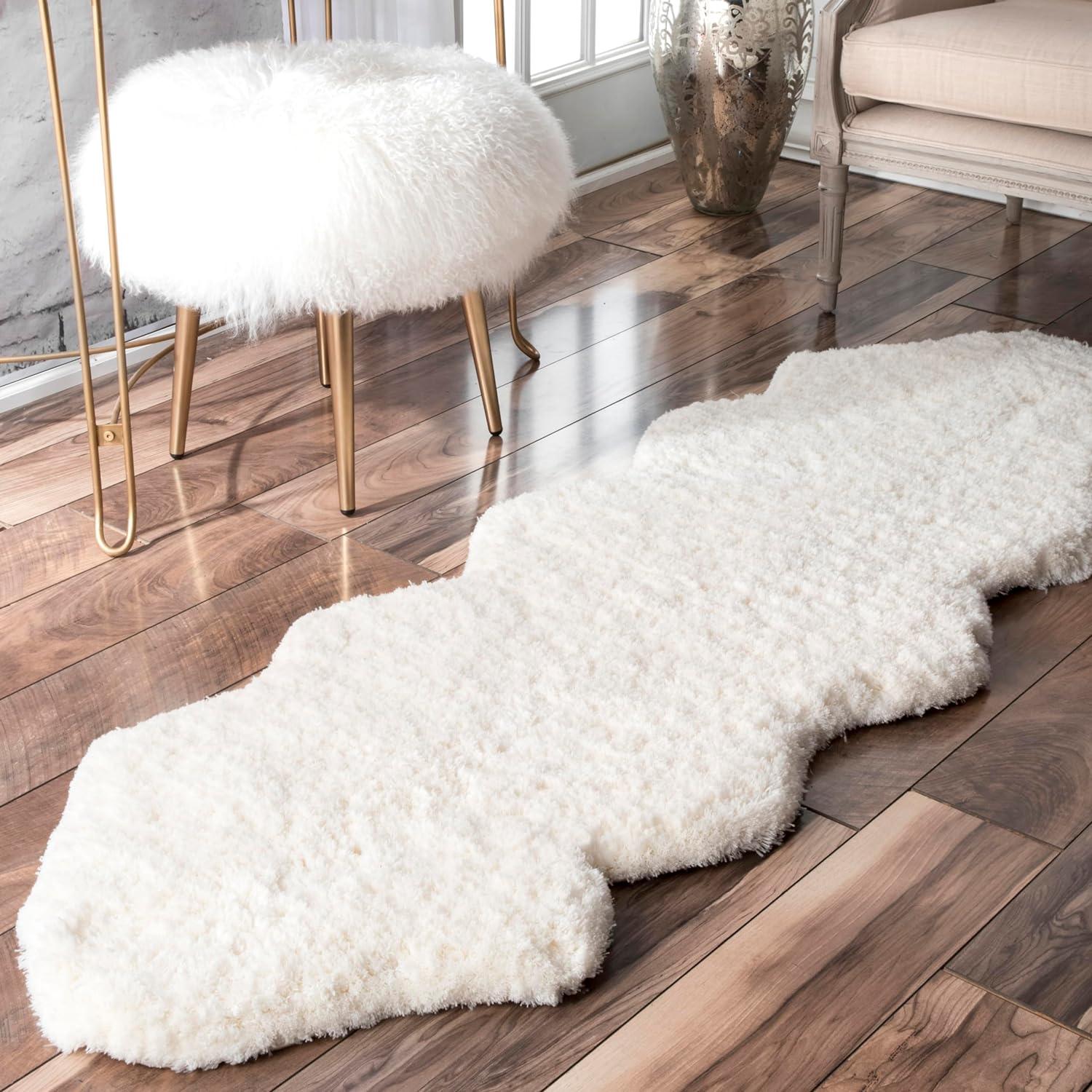 Hand-Tufted Off-White Faux Sheepskin Shag Rug