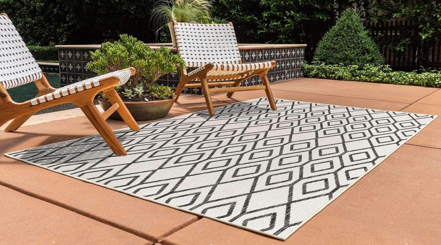 Ivory Geometric Flat Woven 8' x 10' Outdoor Rug