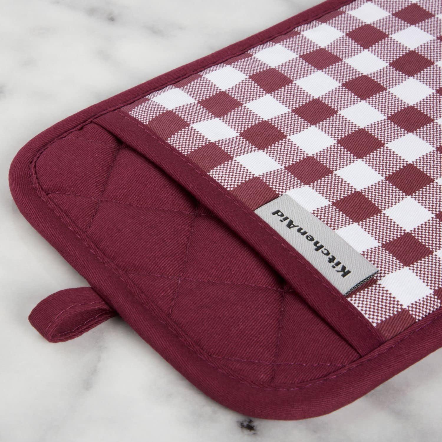 Gingham Pot Holder 2-Pack Set - Heat Resistant Cotton Potholders in Beet Color - 7x10 - Checkered Print Pattern - Secure Grip and Comfortable Insulation - Machine Washable -|Gingham Pot Holder Set of