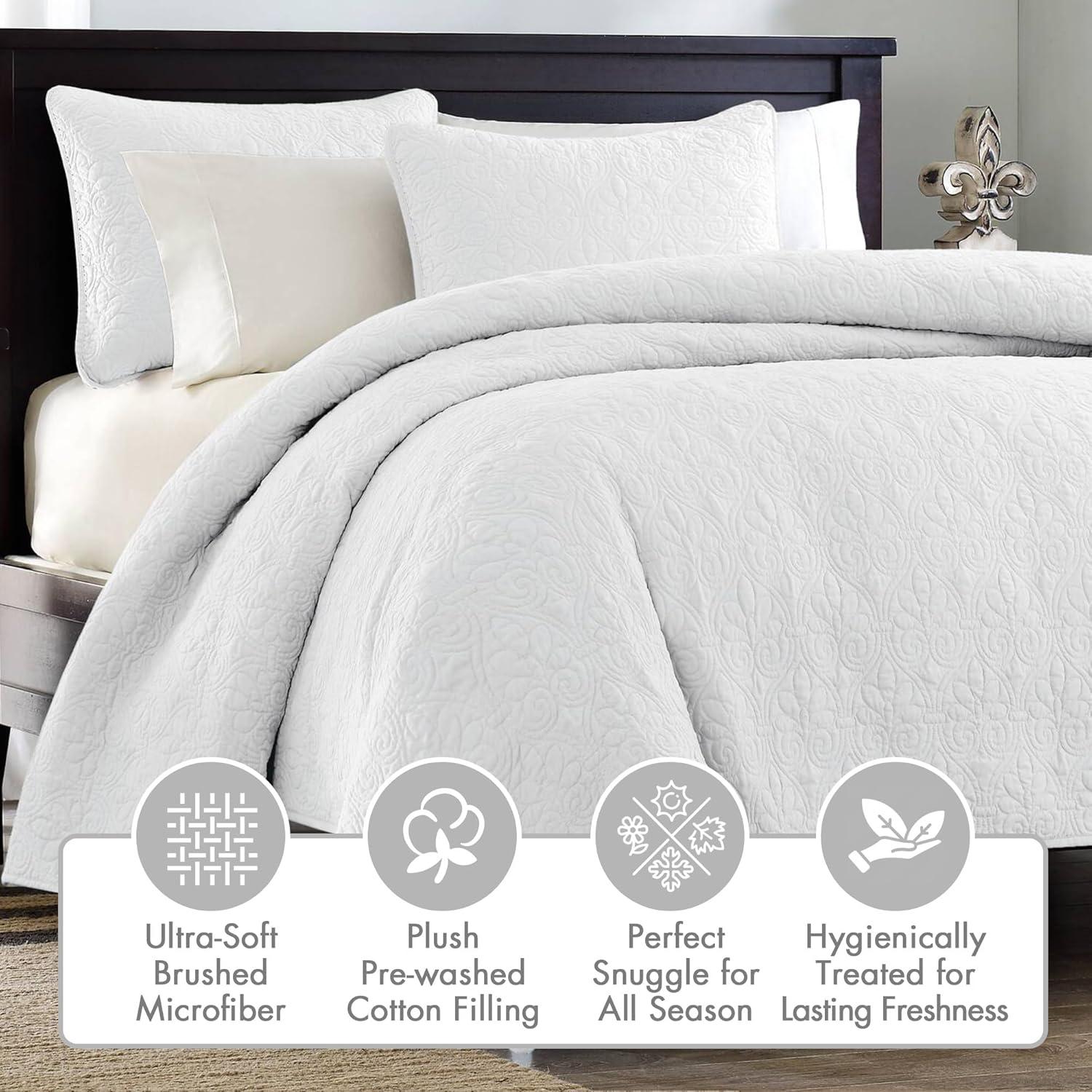Quebec Reversible Quilt Set