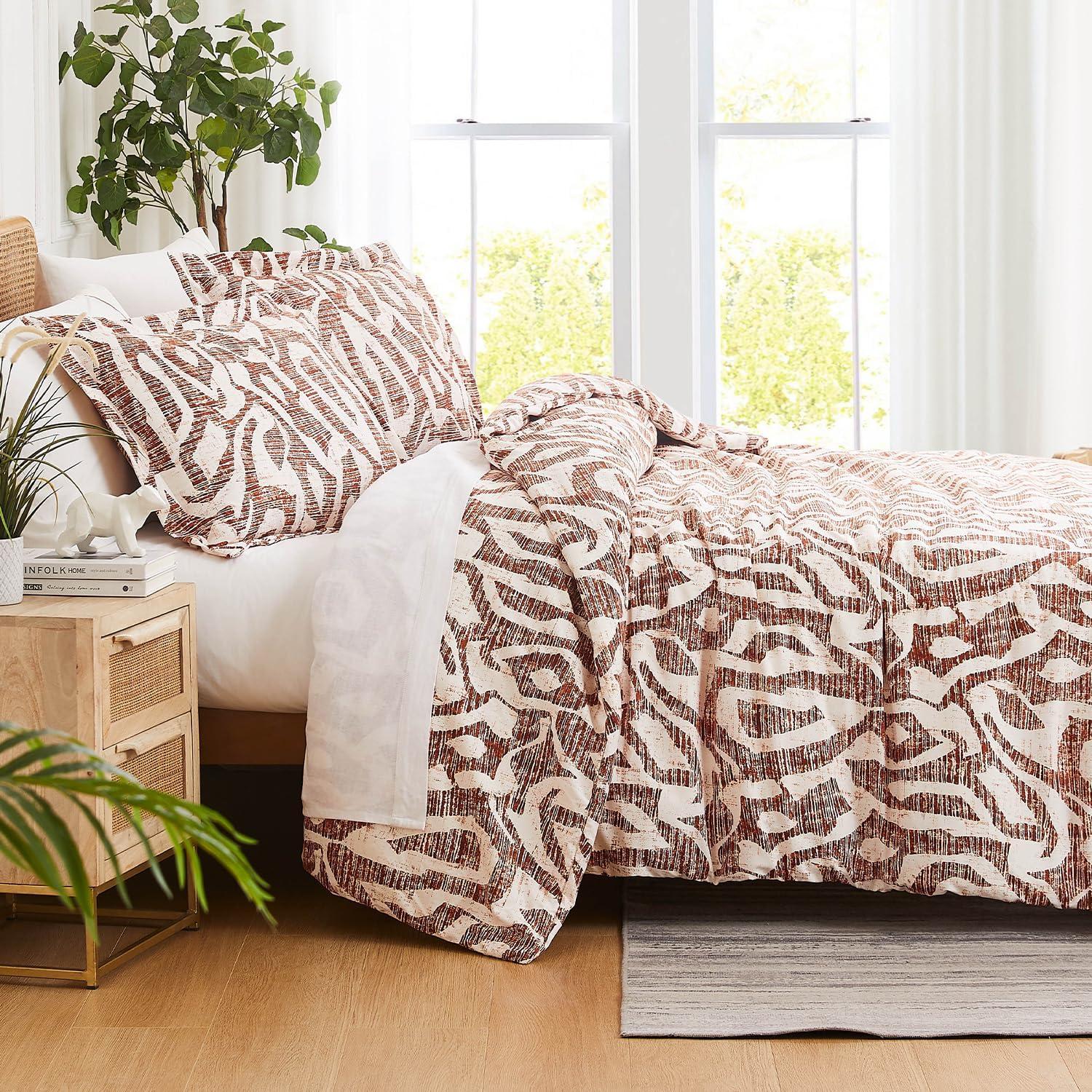 Southshore Fine Living, Inc. Oversized King Size Comforter Bedding Set, Down Alternative Filling, Modern Abstract Bed Spread, California/King Comforter & Matching Shams, Rust Khari