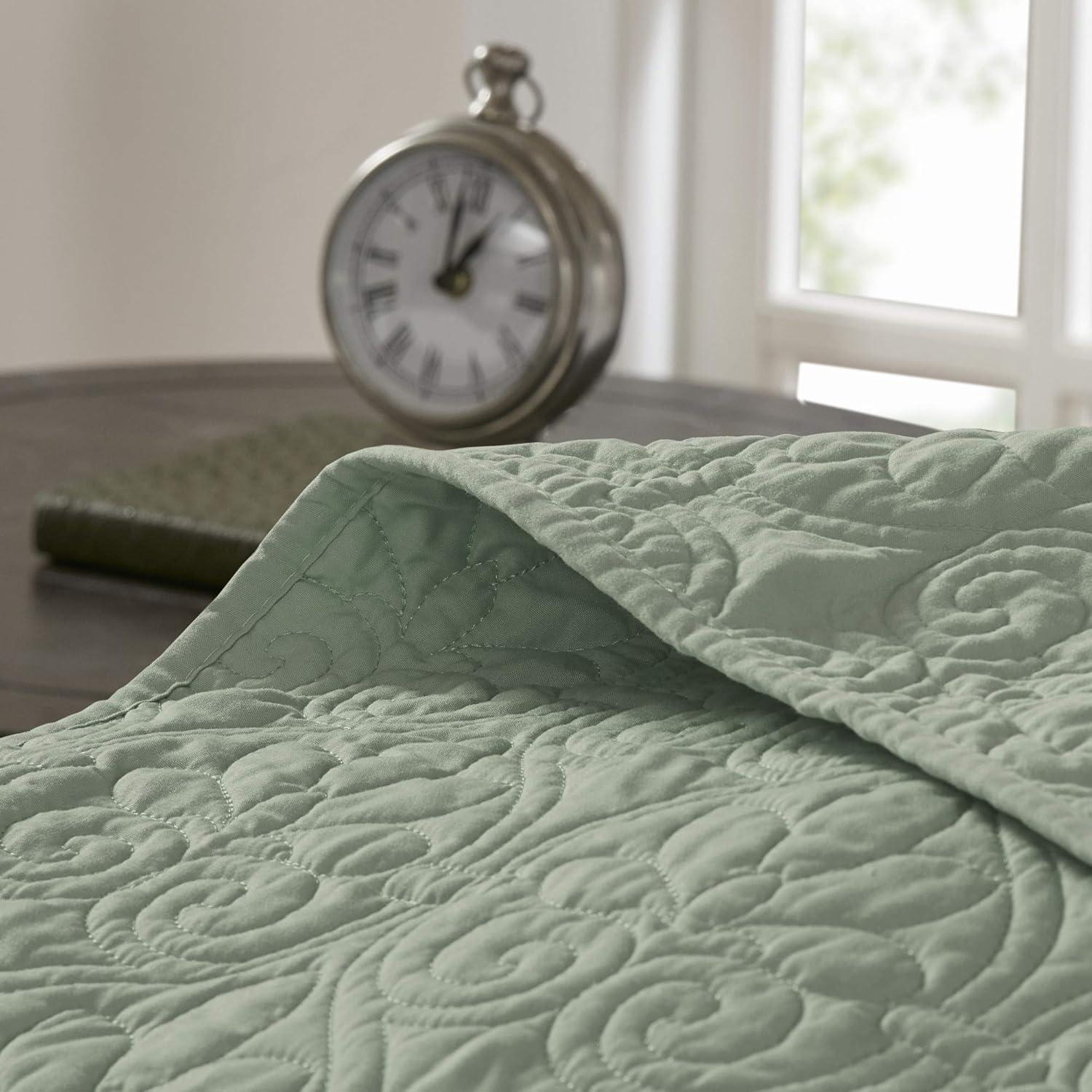 Madison Park Quebec Reversible Quilt Set