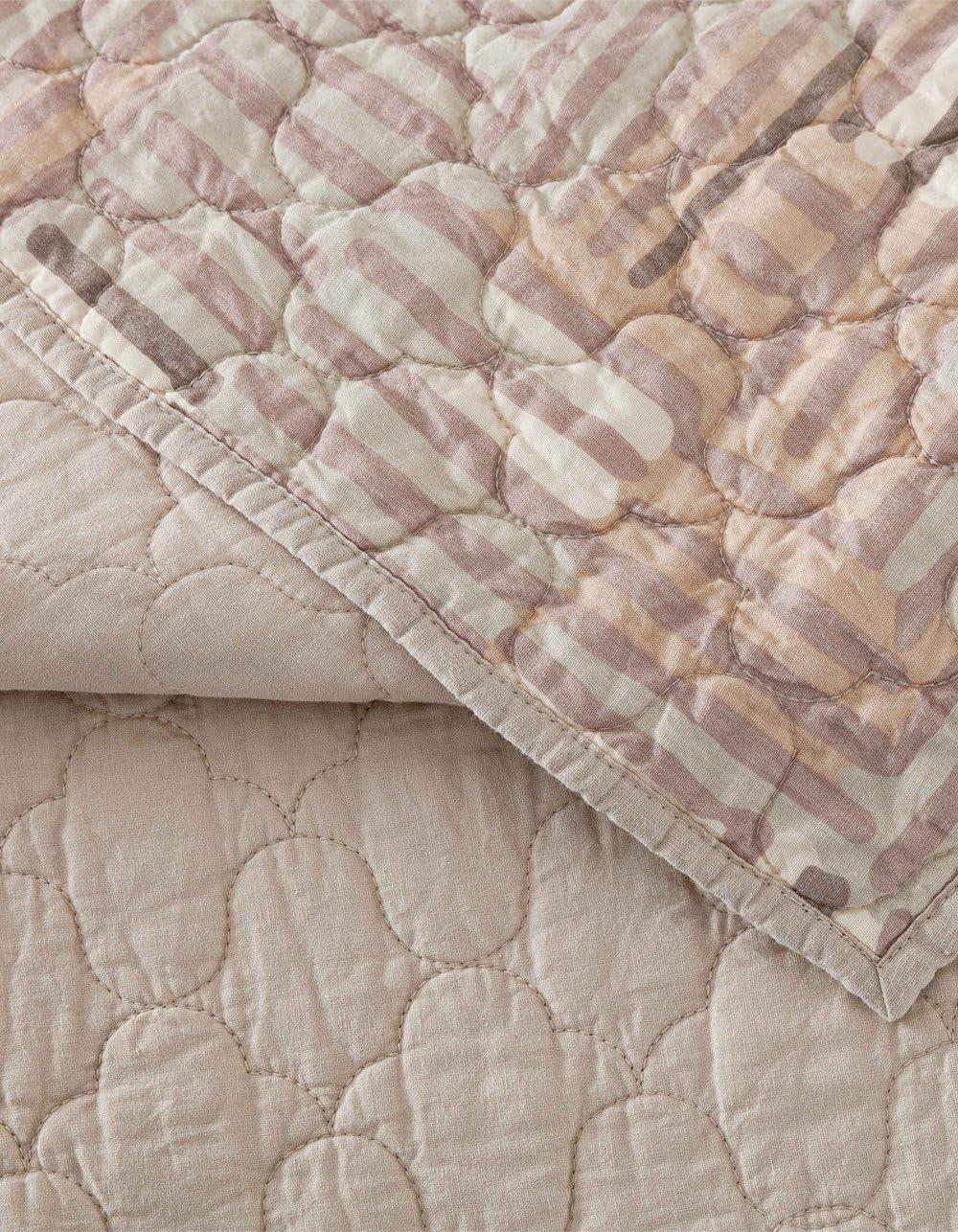 Jungalow Abrazo 100% Cotton Reversible Quilt Set – Beige Geometric Print, Modern Global Bedding