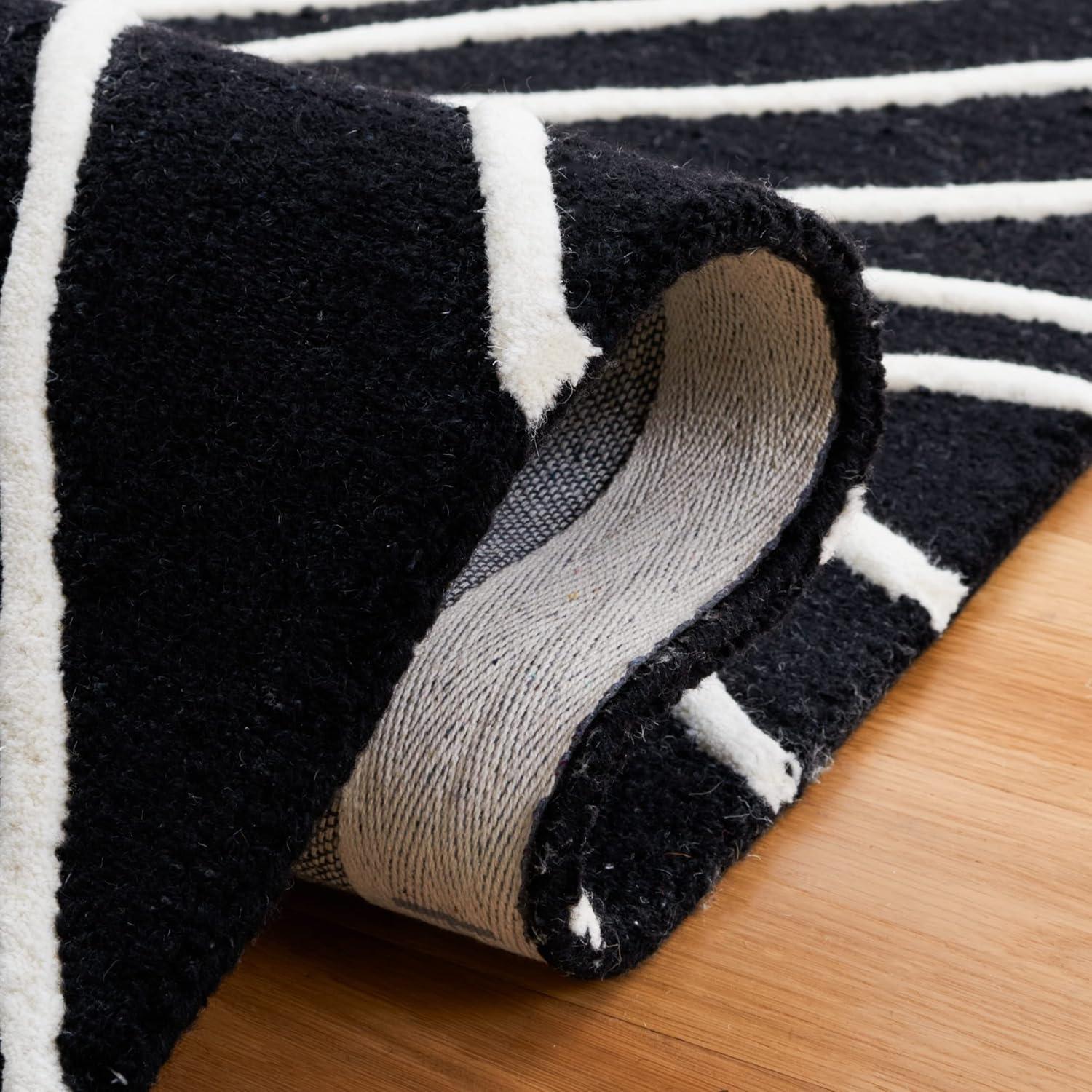 Rodeo Drive RD860 Hand Tufted Indoor Accent Rug - 3'x5' - Black/Ivory - Safavieh