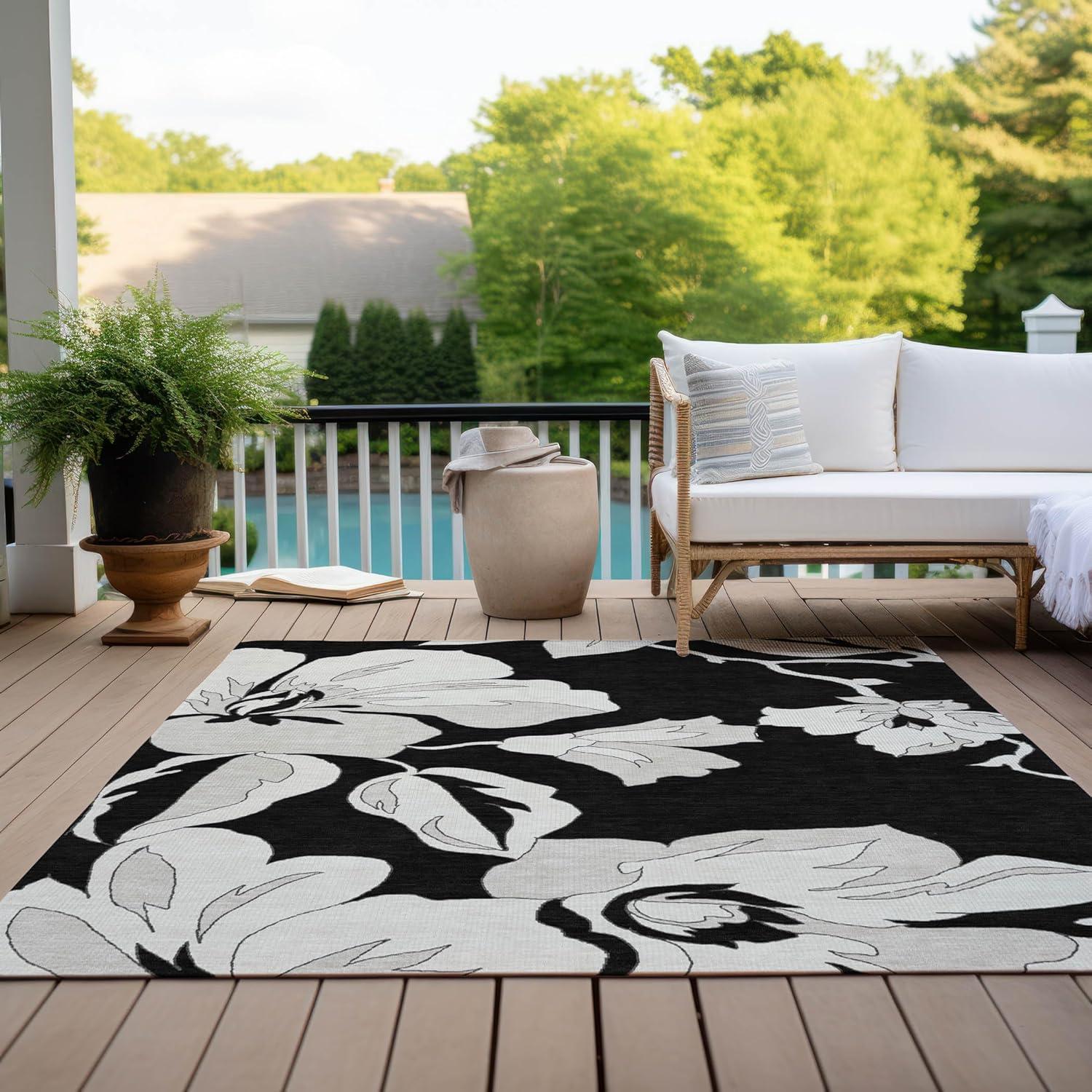 Chantille Black and White Floral Indoor/Outdoor Rug