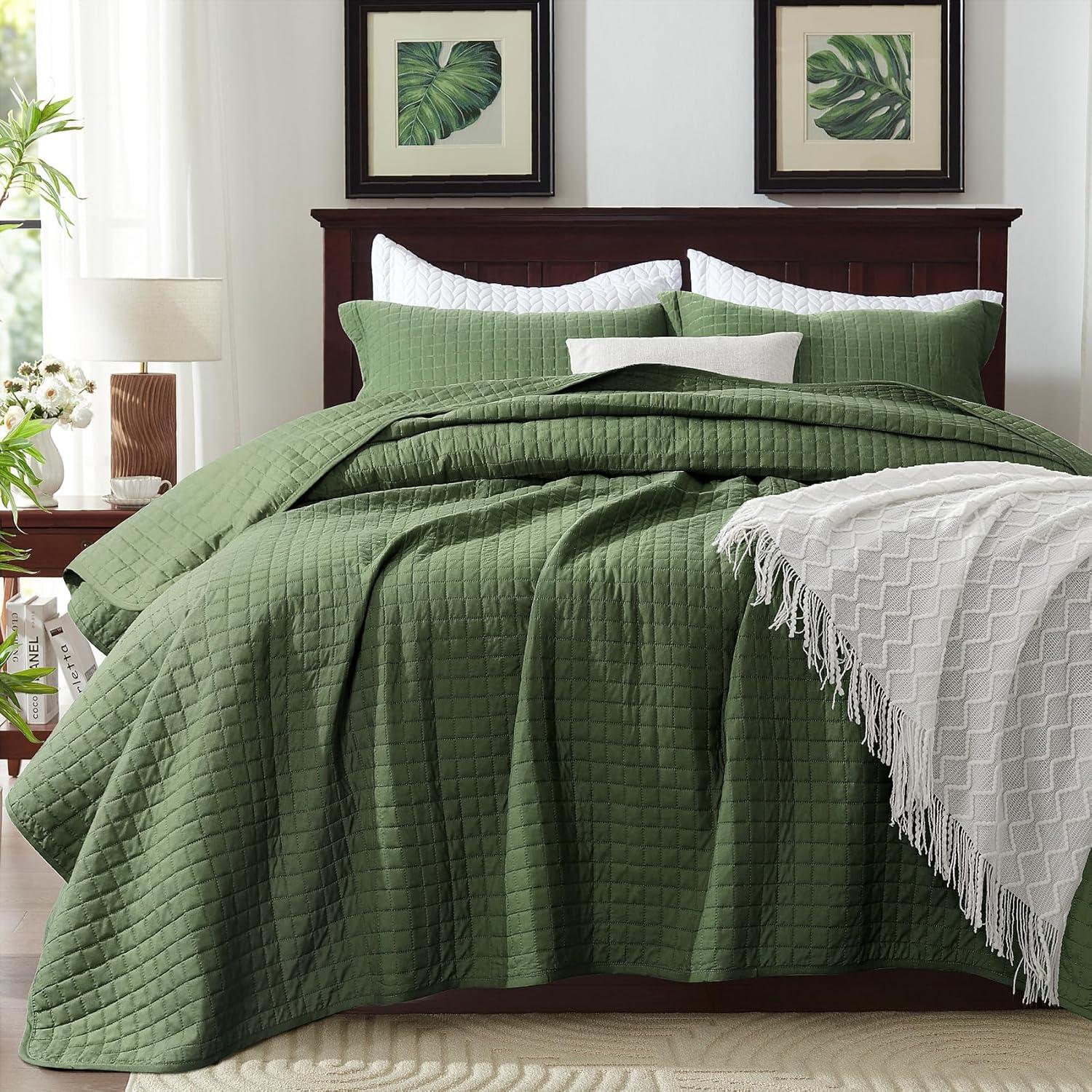 SunStyle Home Olive Green Quilt, Queen Size Quilt Set Lightweight Blanket Bedspread Full Soft Reversible Coverlet All Season 3pcs Army Green Square Quilted Bedding Sets with 2 Pillow Shams(90"x96")