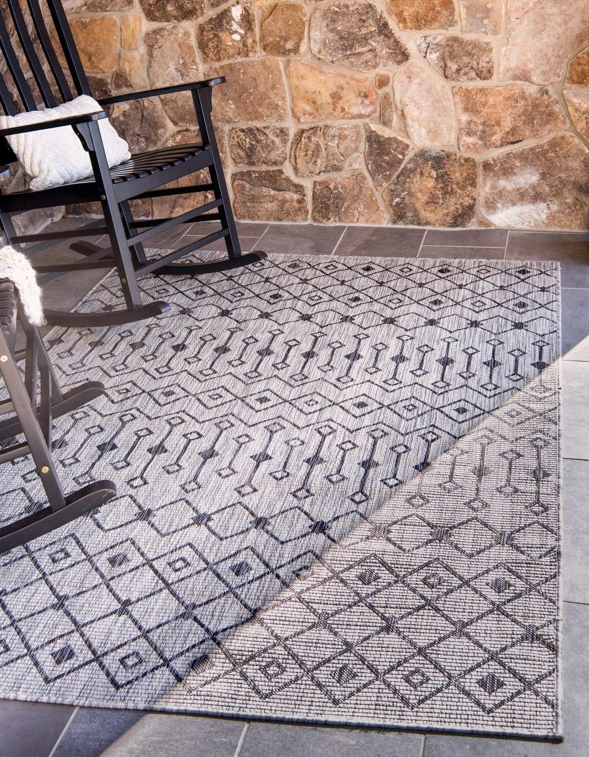 Unique Loom 5' 1 x 8' 0 Rectangle Indoor/Outdoor Trellis Gray Area Rug