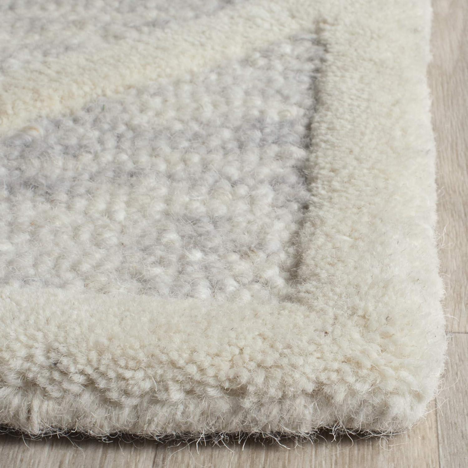 SAFAVIEH Cambridge Collection Area Rug - 5' x 8', Light Grey & Ivory, Handmade Moroccan Distressed Wool, Ideal for High Traffic Areas in Living Room, Bedroom (CAM726G)