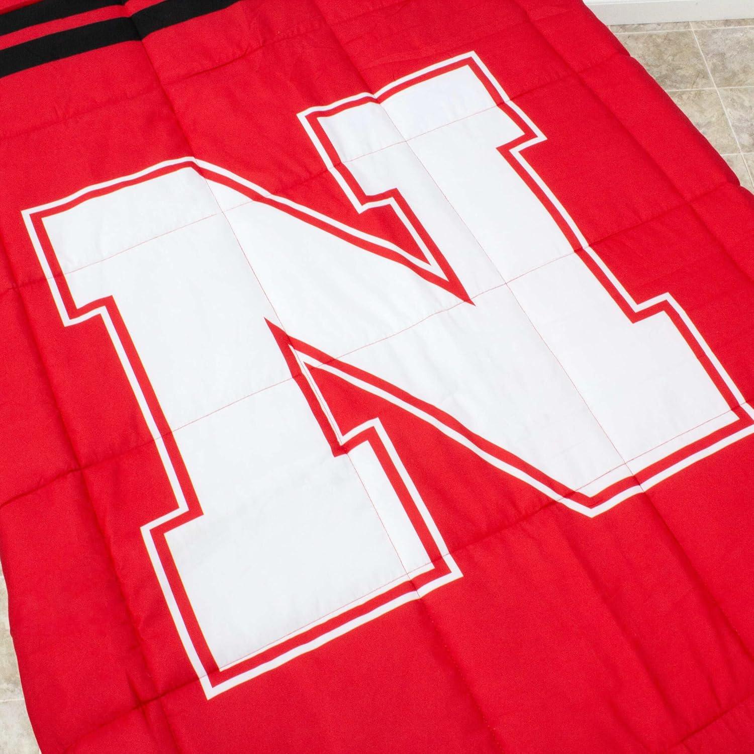 Nebraska Cornhuskers Red and White Reversible Polyester Comforter, Full