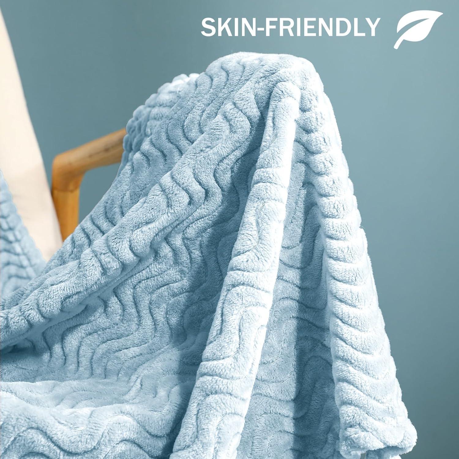 Exclusivo Mezcla Large Flannel Fleece Throw Blanket, Jacquard Weave Wave Pattern Blanket (50" x 70", Light Blue)