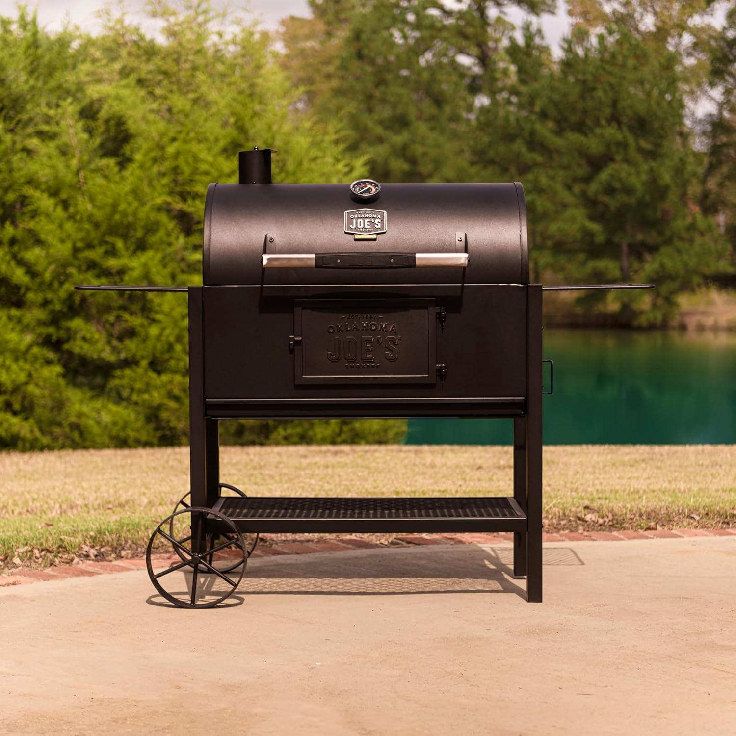 Oklahoma Joe's Judge 540 sq. in. Charcoal Grill, Black