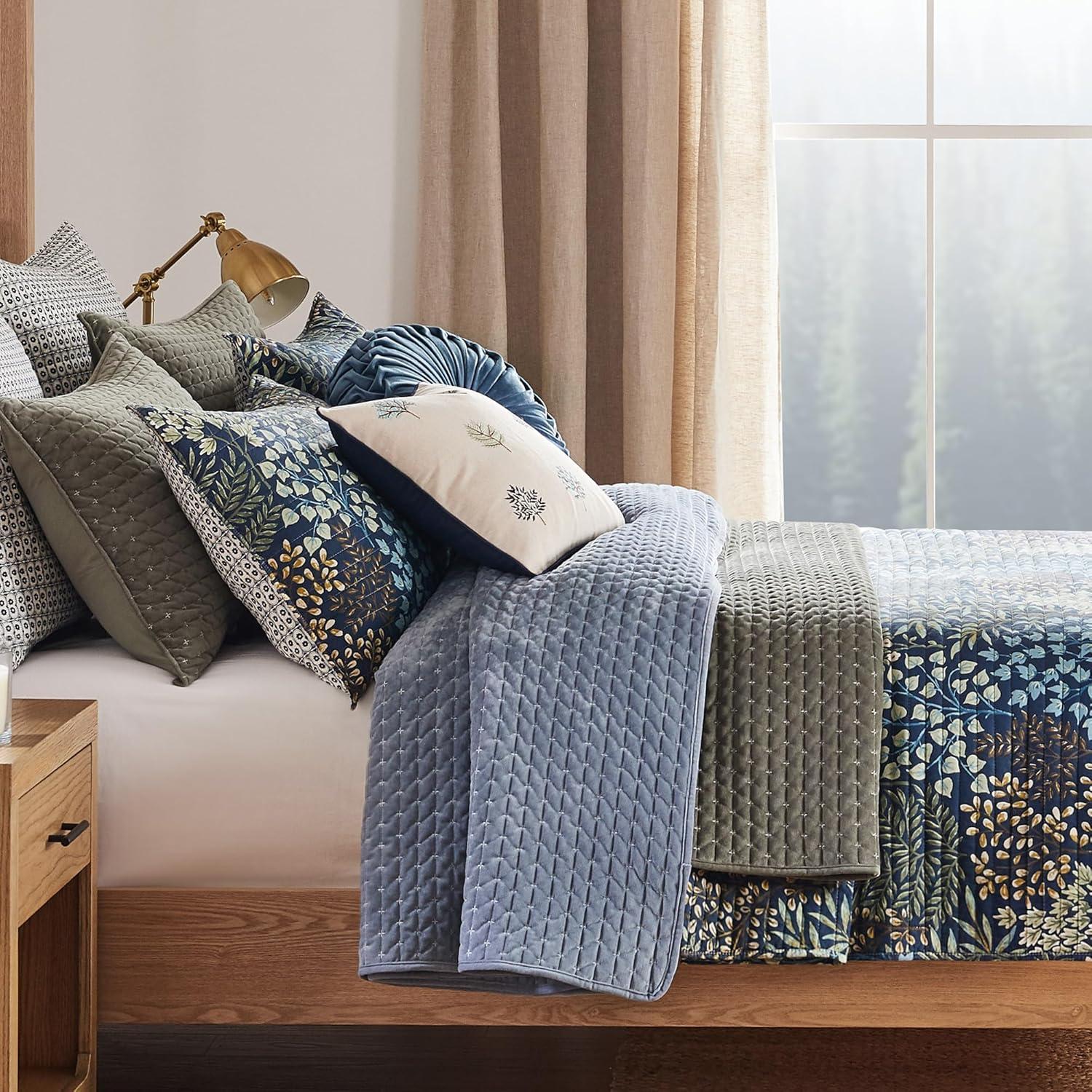 English Forest Navy Full/Queen Quilt Set - Levtex Home