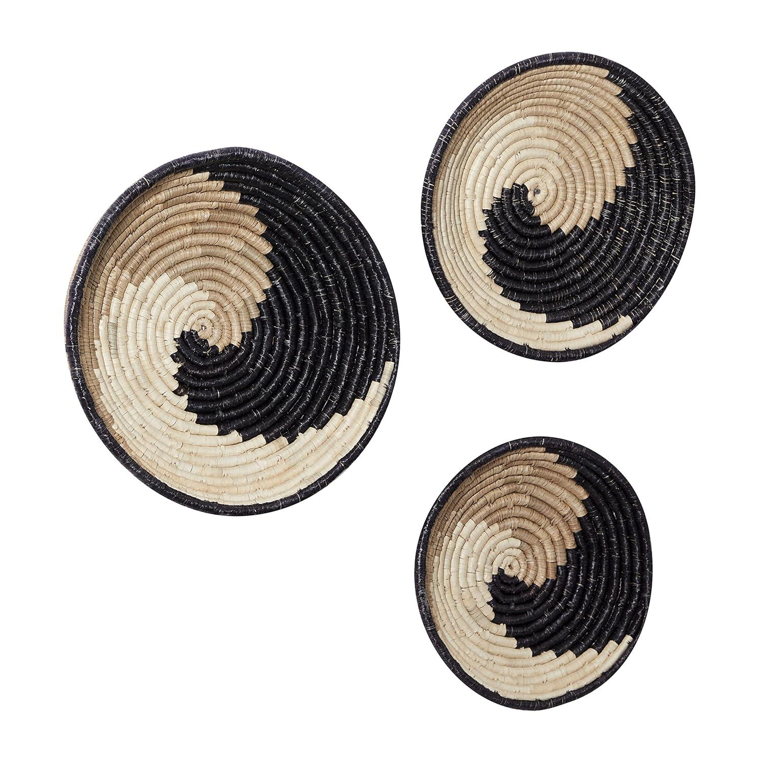 Deco 79 Seagrass Plate Handmade Home Wall Decor Spiral Basket Wall Sculpture, Set of 3 Wall Art 20", 18", 16"H, Black