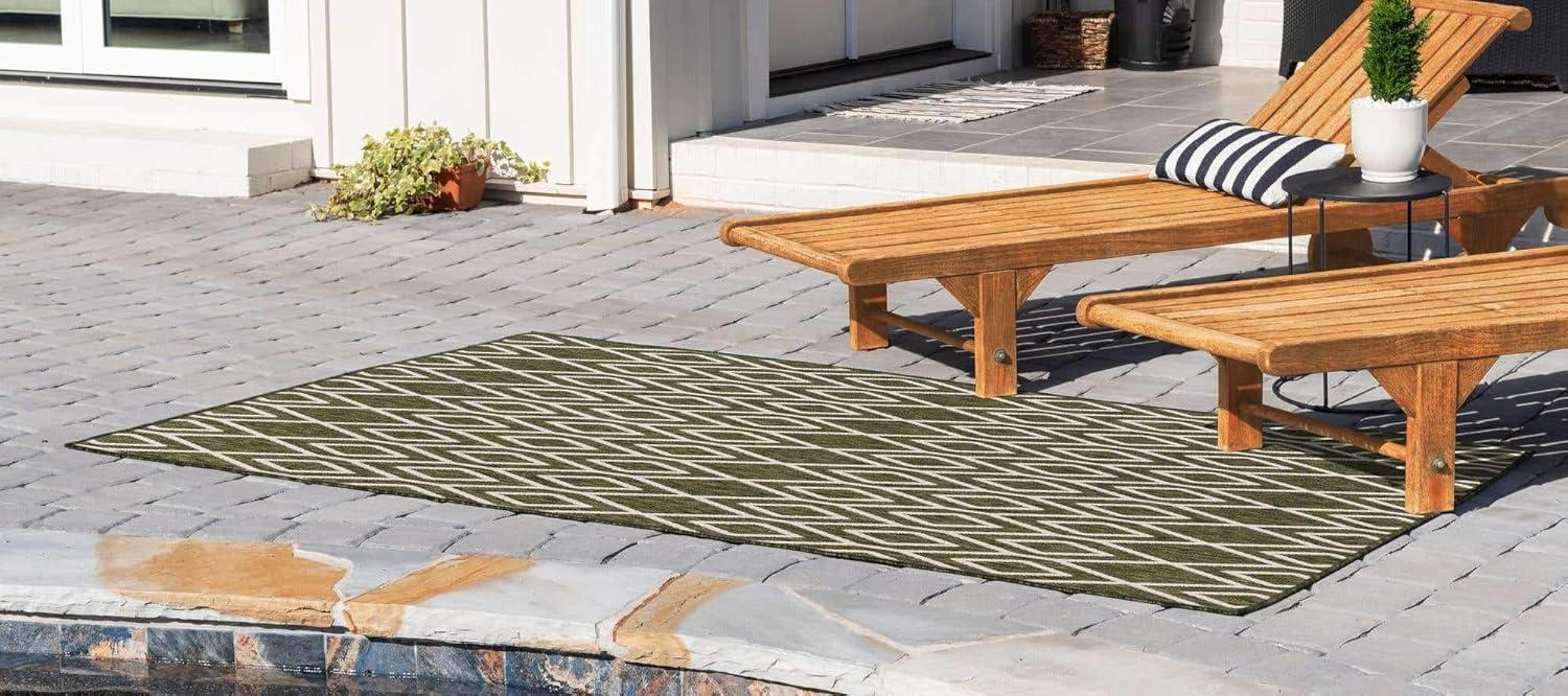 Jill Zarin Outdoor Turks and Caicos Trellis Woven Area Rug