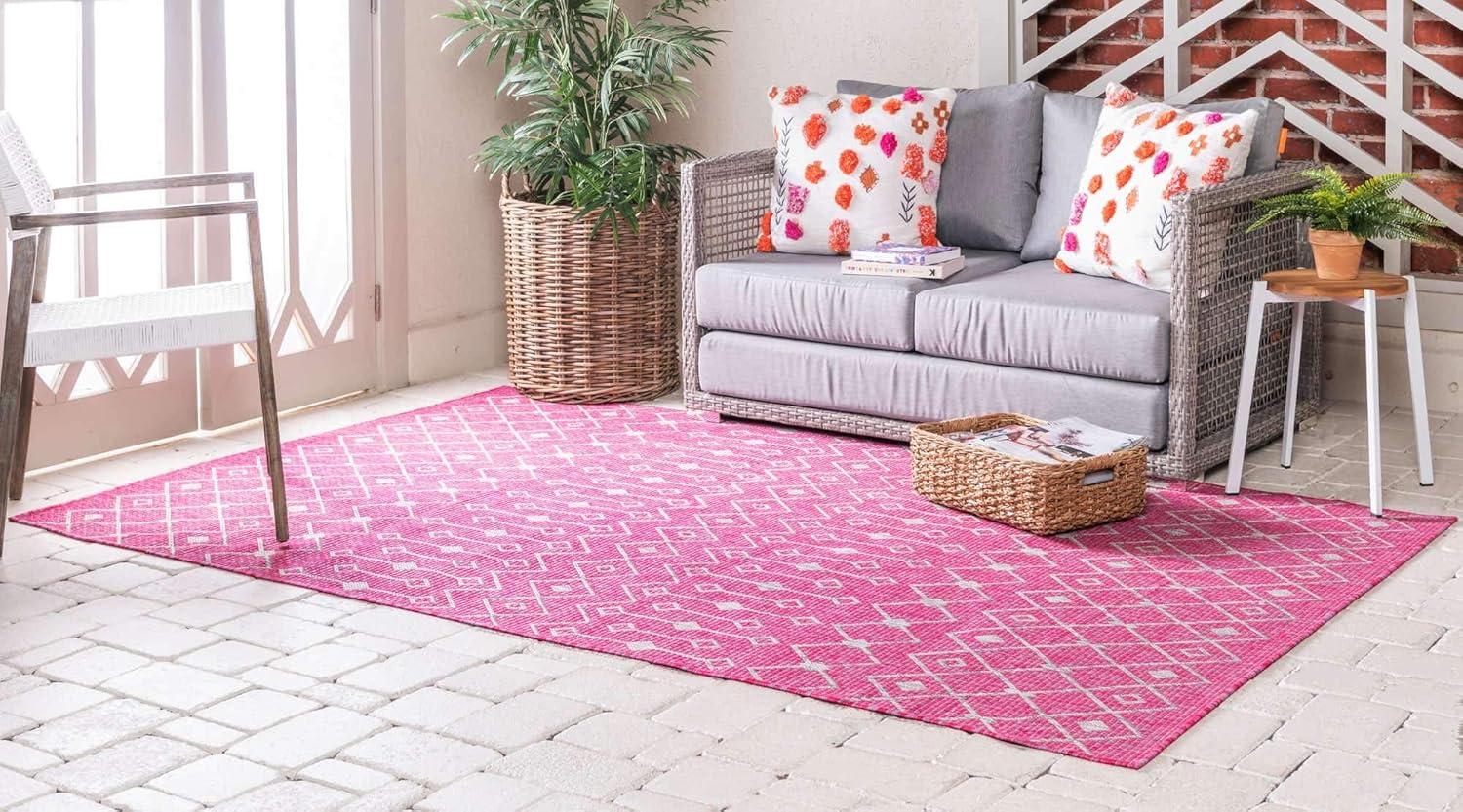 Fuschia Geometric Trellis 5'1" x 8' Outdoor Synthetic Rug