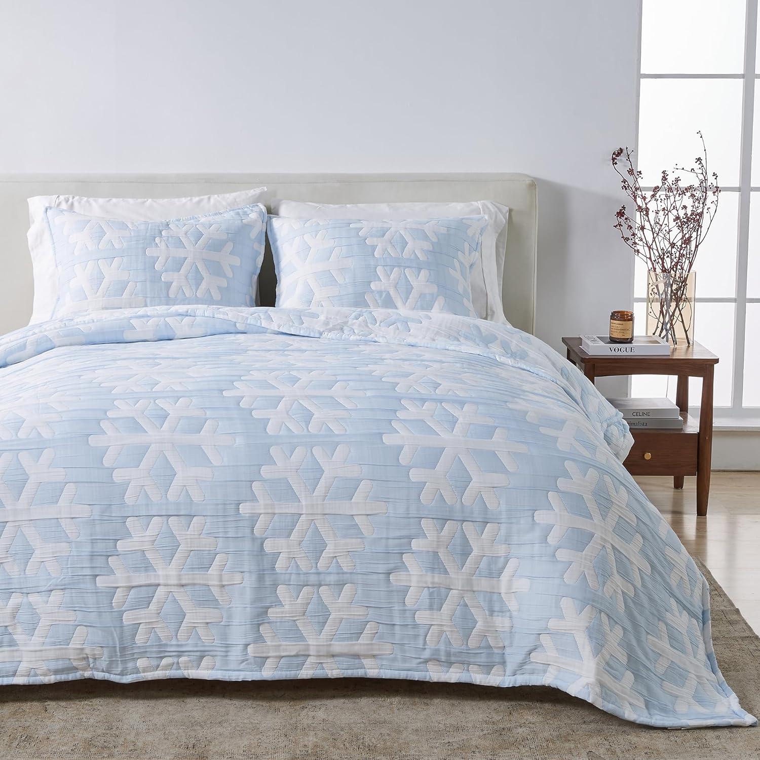 Twin Blue and White Reversible Microfiber Quilt Set