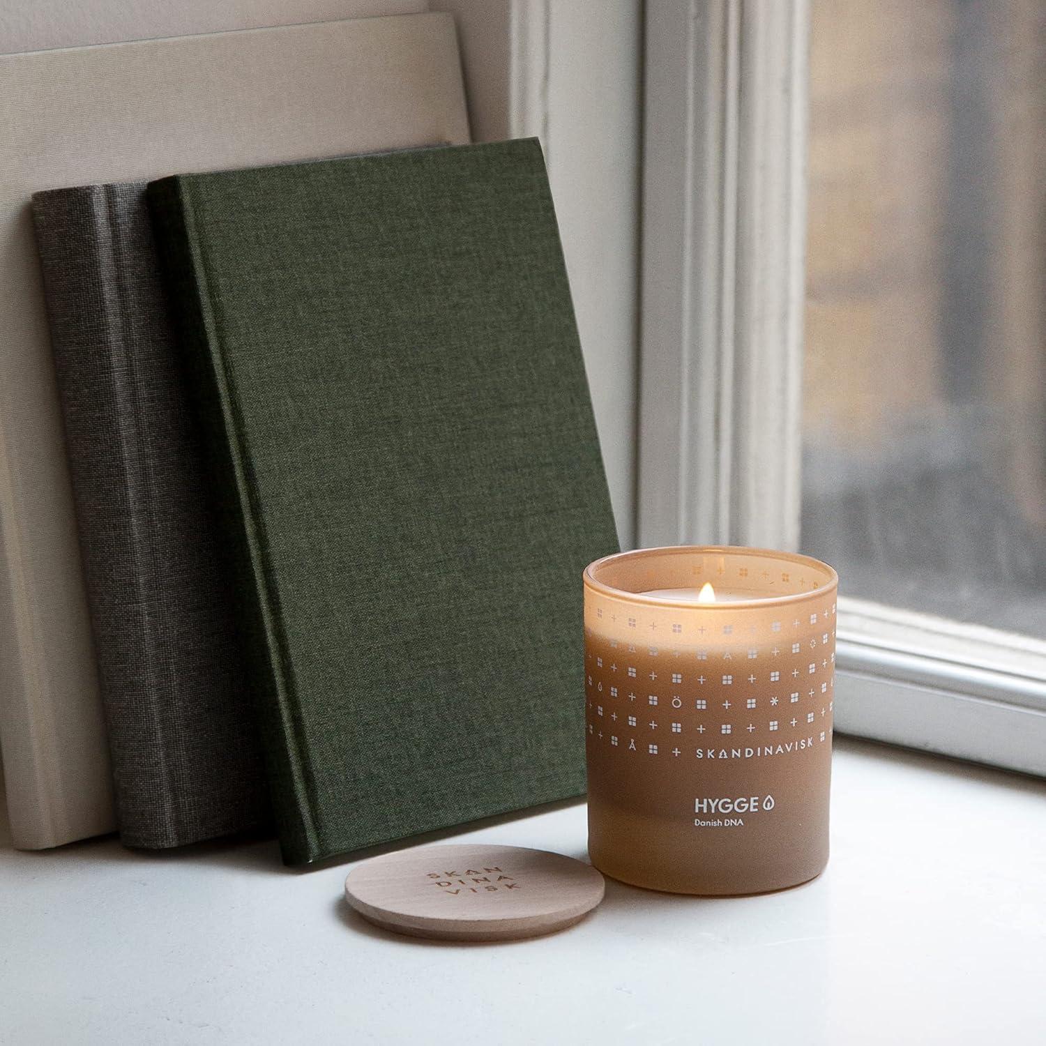 Hygge Black Tea and Mint Scented Candle with Beechwood Lid