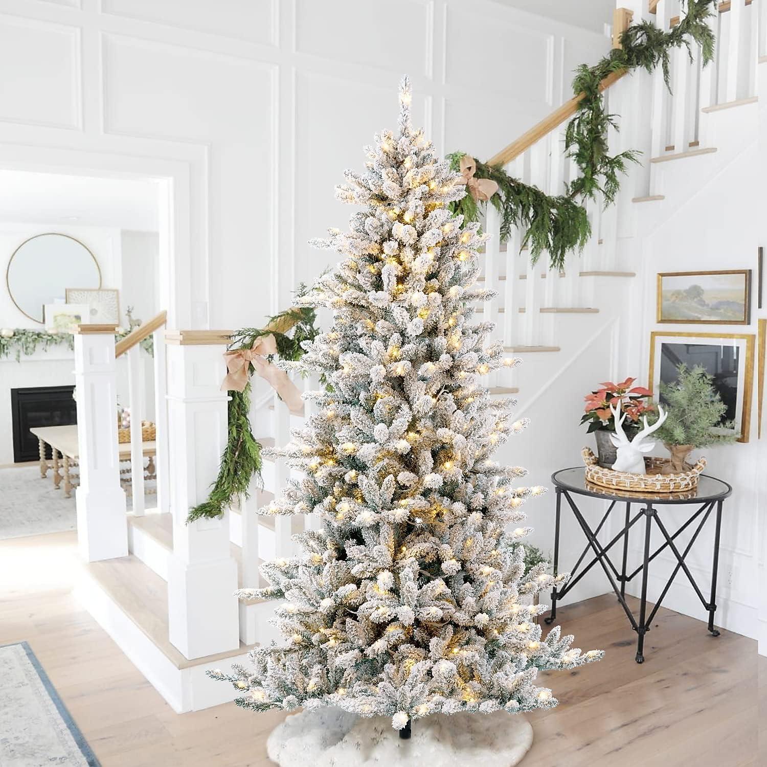 Glitz Design Glitzhome 7.5ft Pre-Lit Snow Flocked Fir Christmas Tree with 400 Warm White Lights