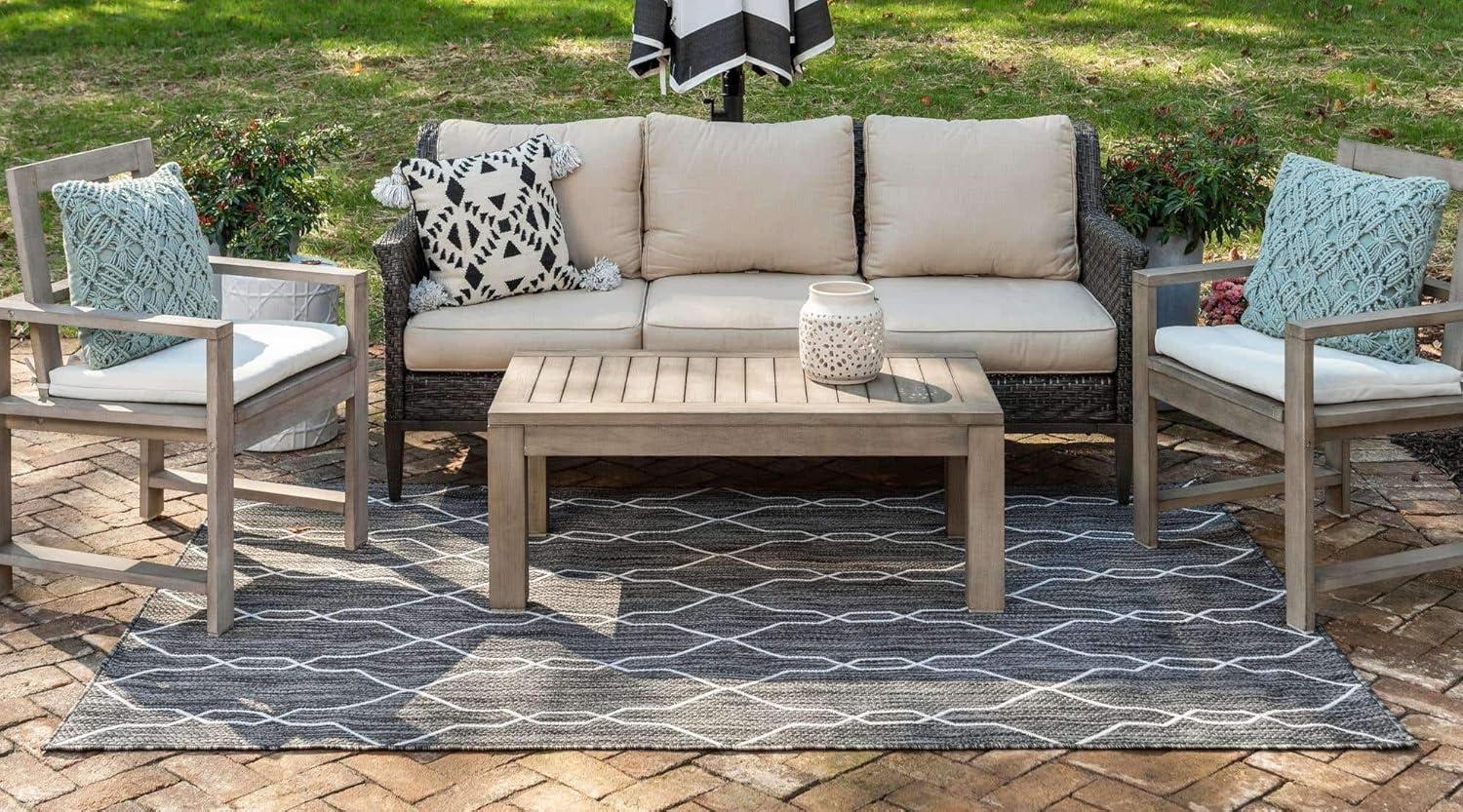 Unique Loom 4' 1 x 6' 1 Rectangle Indoor/Outdoor Trellis Charcoal Area Rug