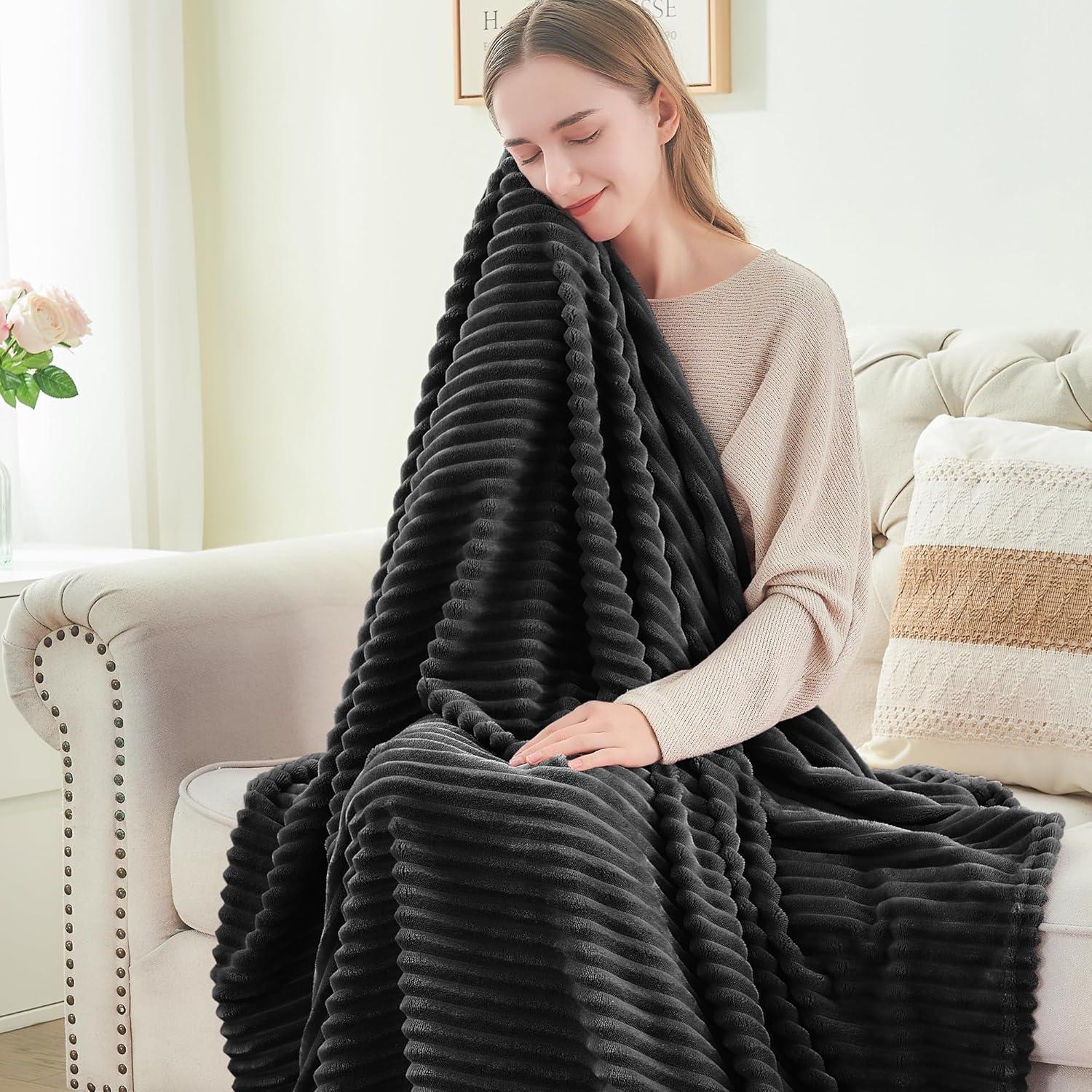 BEDELITE Fleece Blanket King Size – 3D Ribbed Jacquard Soft and Warm Decorative Fuzzy Blankets – Cozy, Fluffy, Plush Lightweight Throw Blankets for Couch, Bed, Sofa(Black, 108x90 inches)