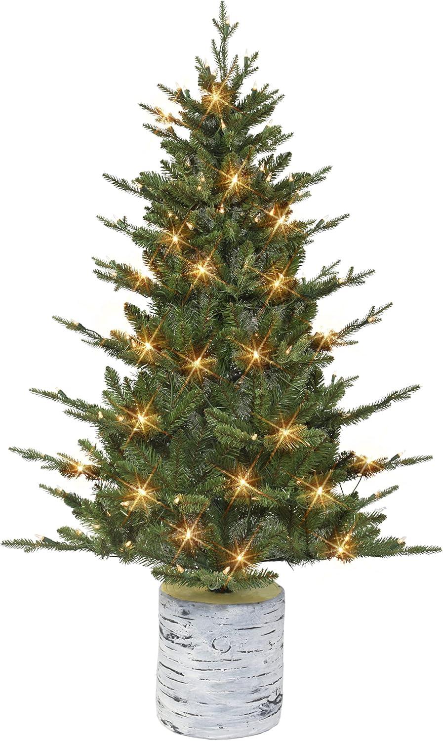 4.5 ft PE/PVC Potted Tree 584 Tips 150 UL Clear Incandescent Lights