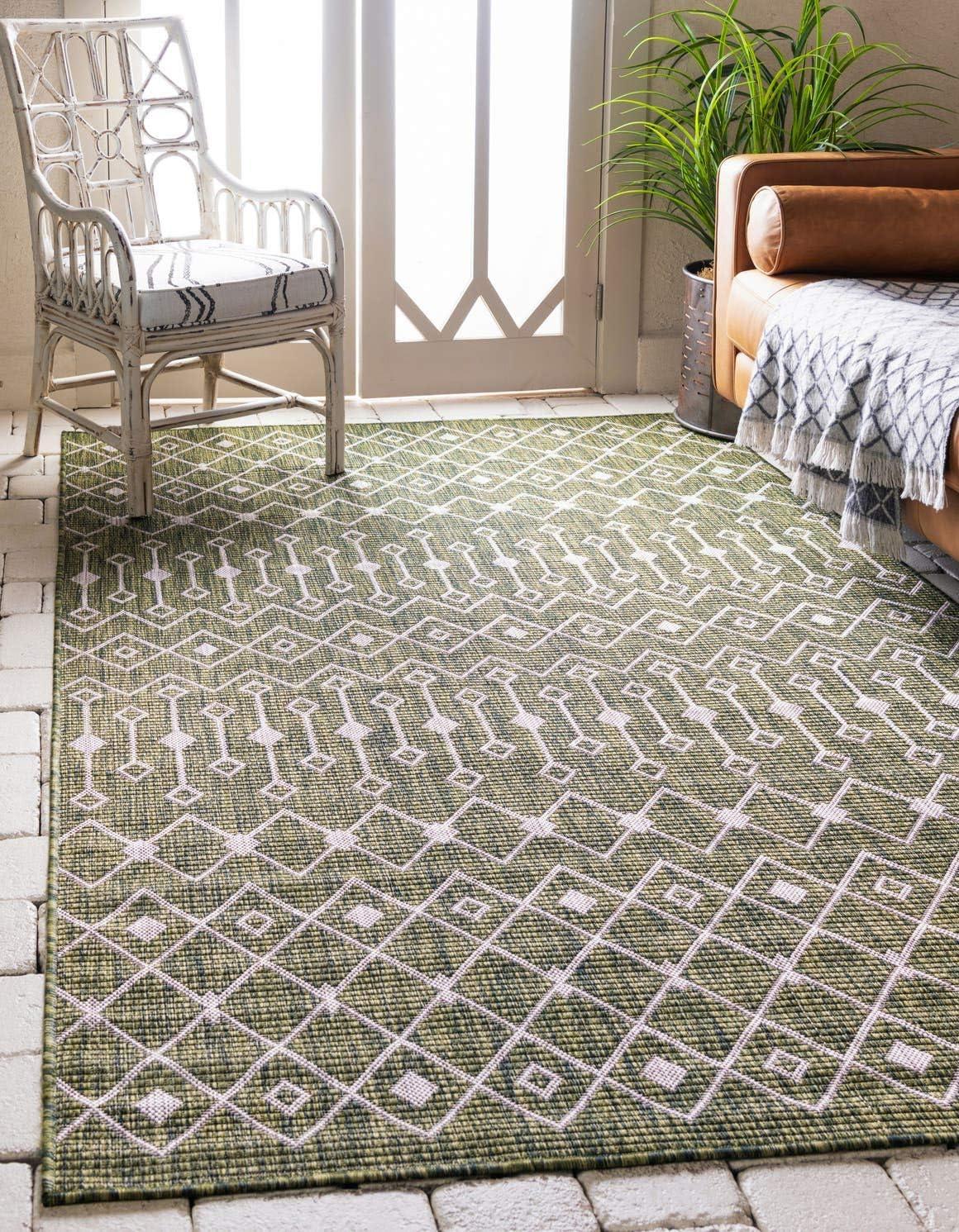 Easy-Care Green Trellis 6' x 9' Outdoor Synthetic Rug